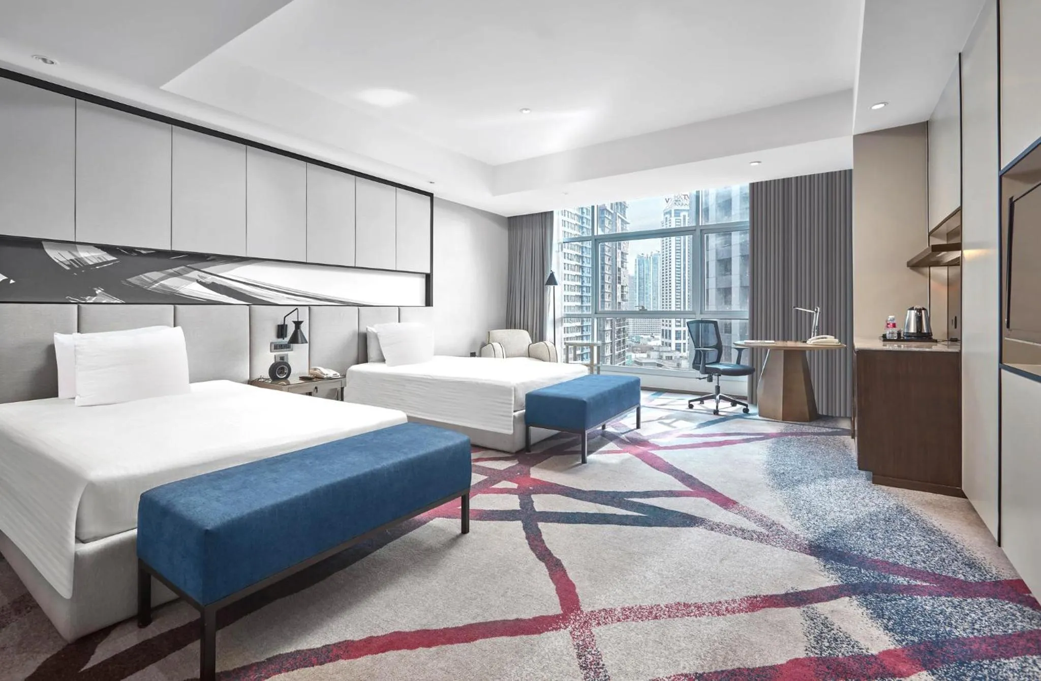 Photo of the whole room, Bed in Crowne Plaza Manila Galleria by IHG