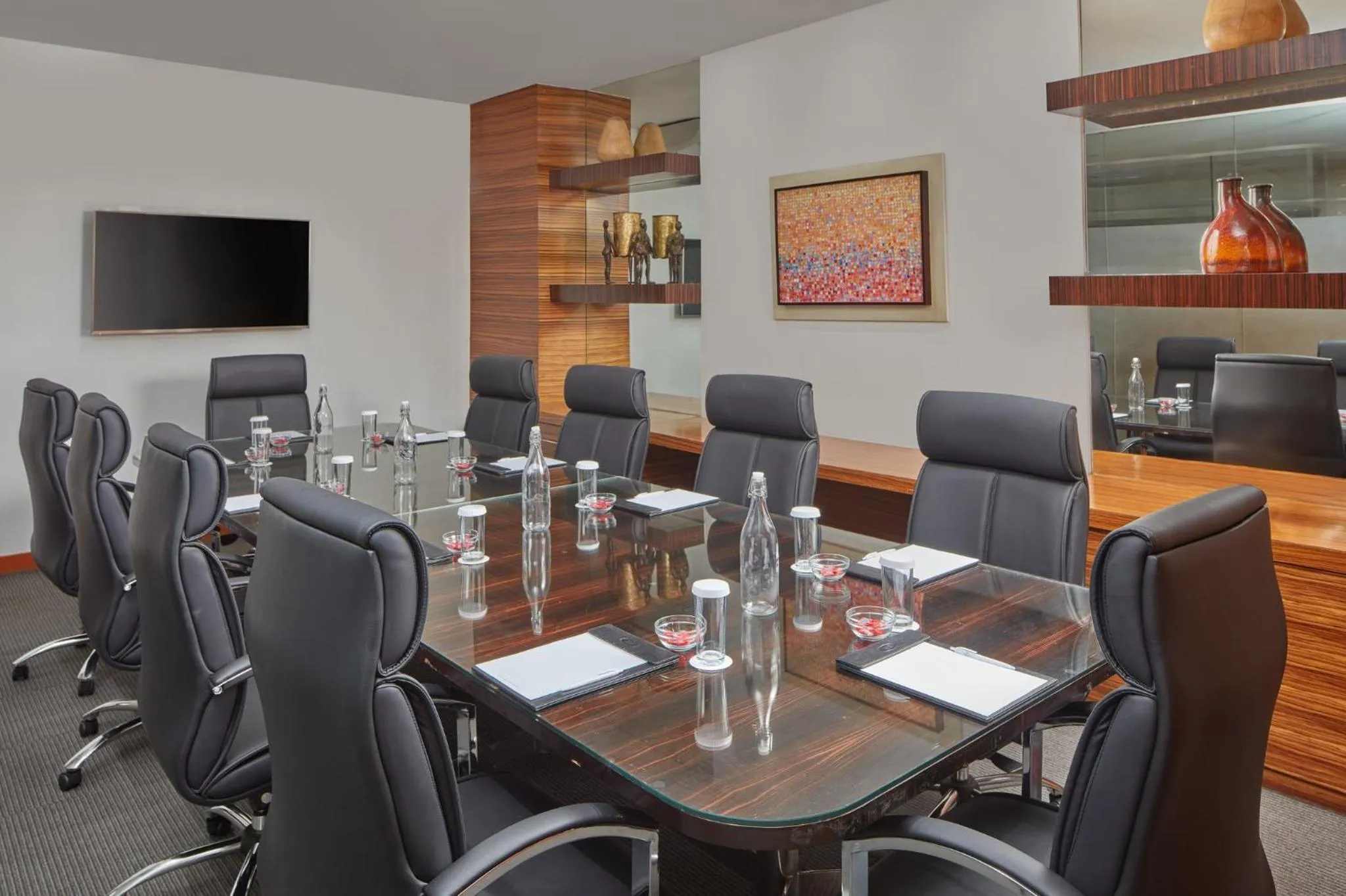 Meeting/conference room in Crowne Plaza Manila Galleria by IHG