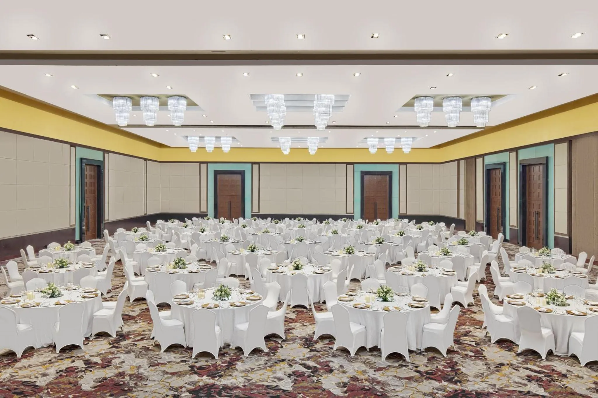 Meeting/conference room in Crowne Plaza Manila Galleria by IHG