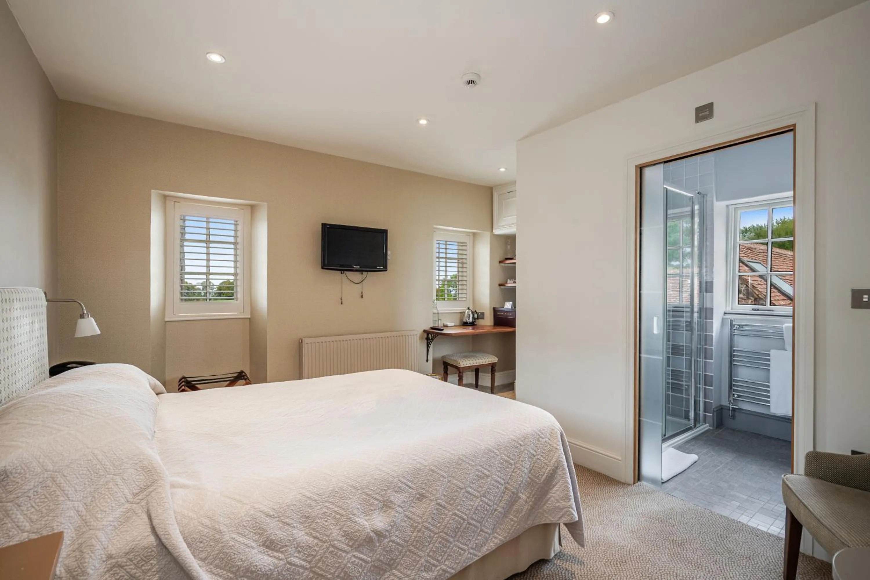 Shower in Castle Of Comfort Hotel