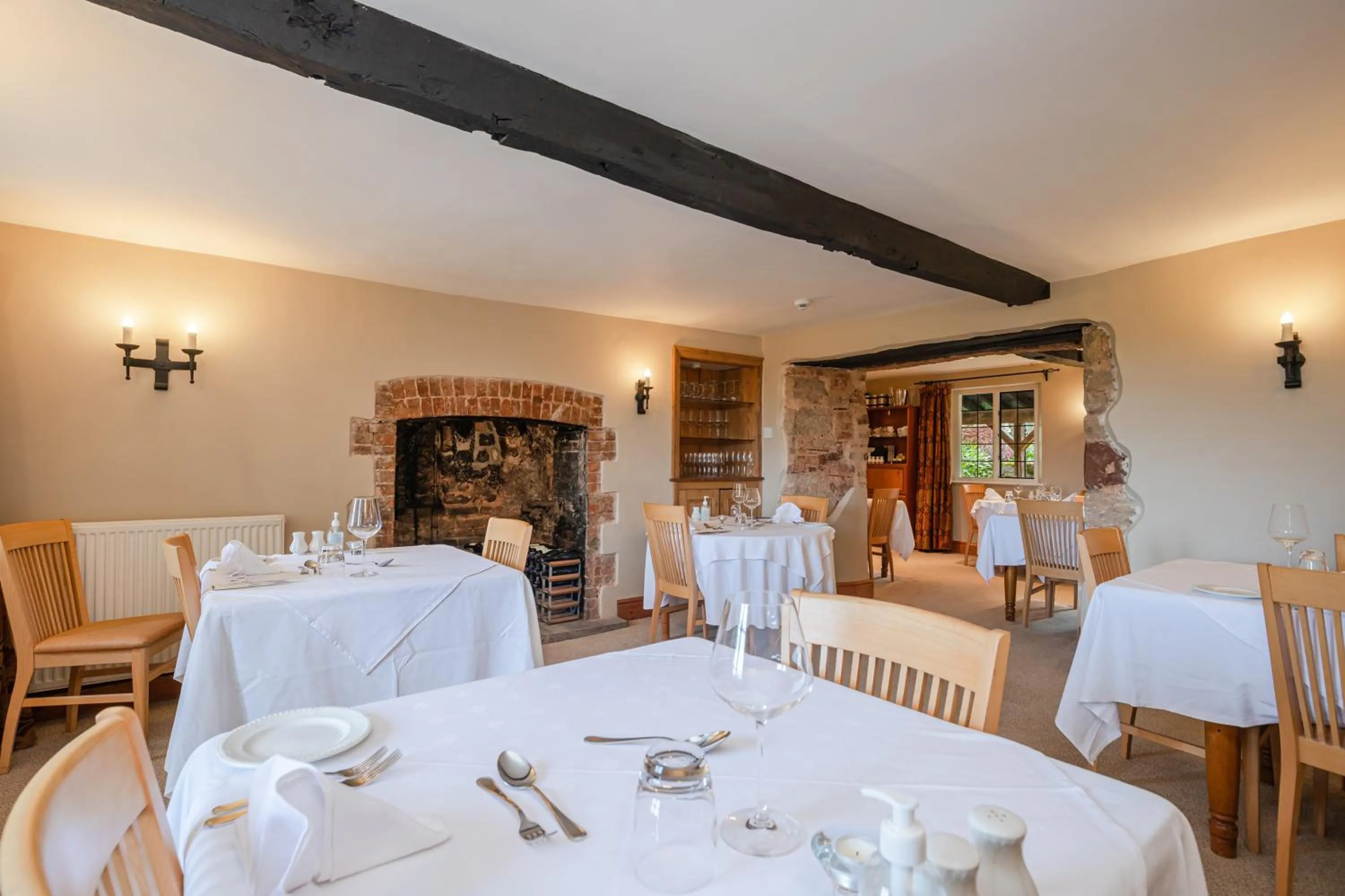 Restaurant/places to eat in Castle Of Comfort Hotel