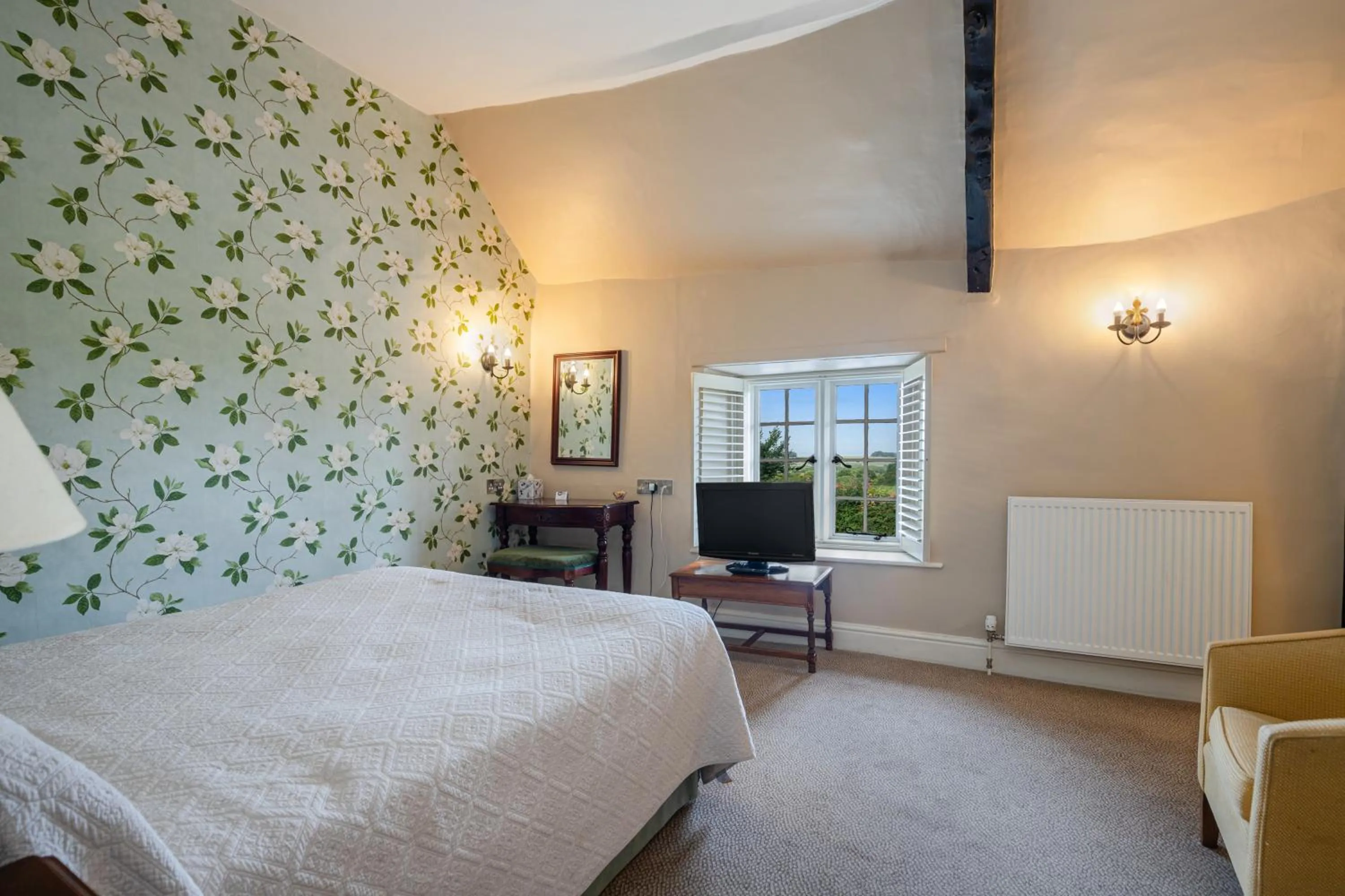 Bedroom in Castle Of Comfort Hotel