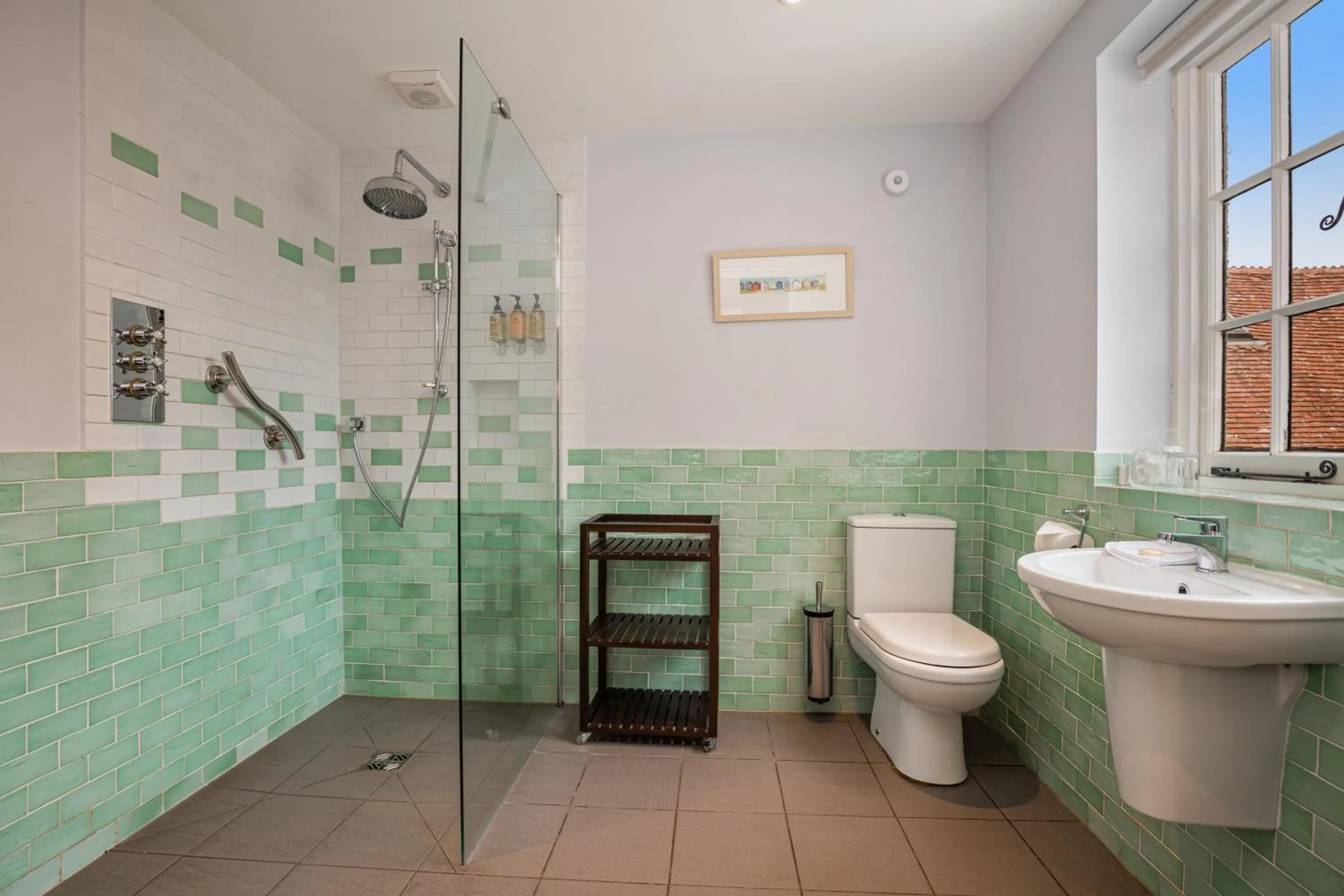 Shower in Castle Of Comfort Hotel