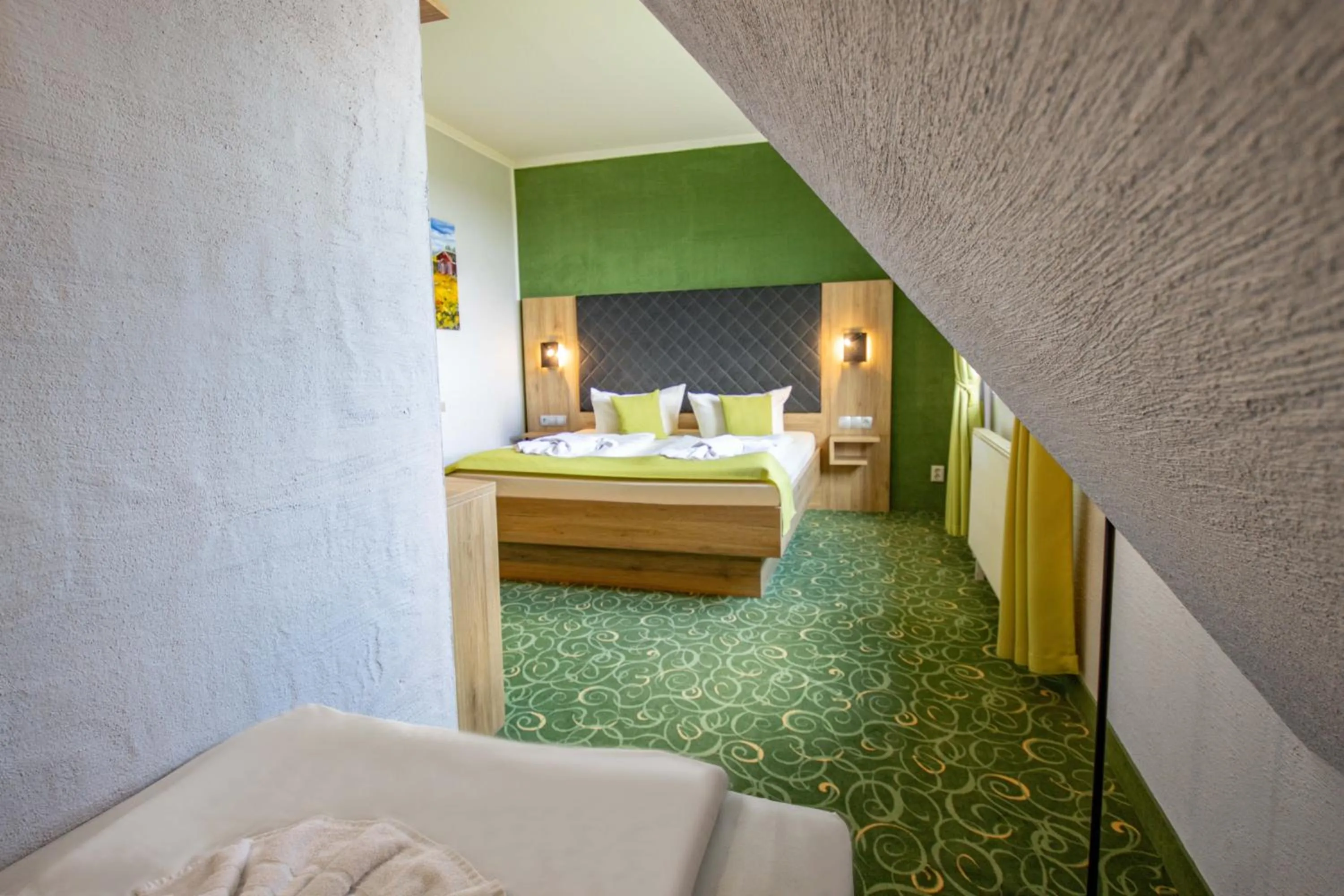 Bed in Panorama Berghotel Wettiner Höhe