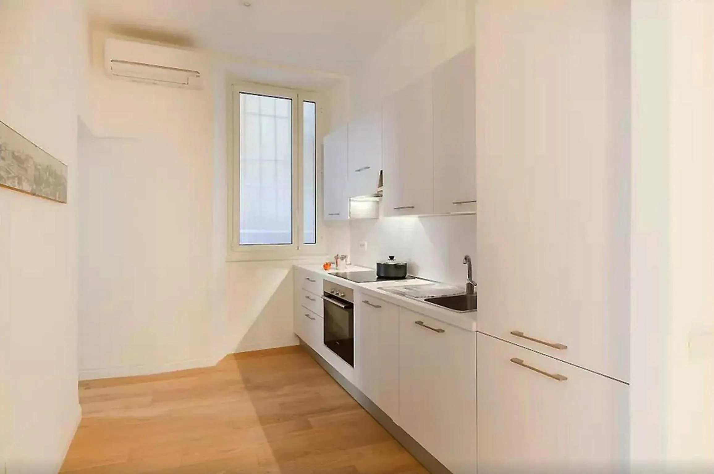 Property building in Exclusive apartment a few steps from the Spanish Steps