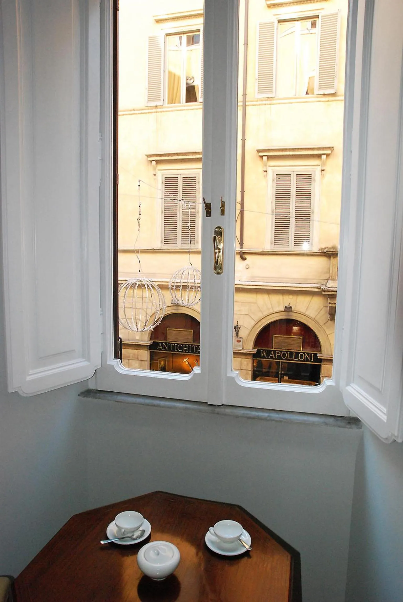 Property building in Exclusive apartment a few steps from the Spanish Steps