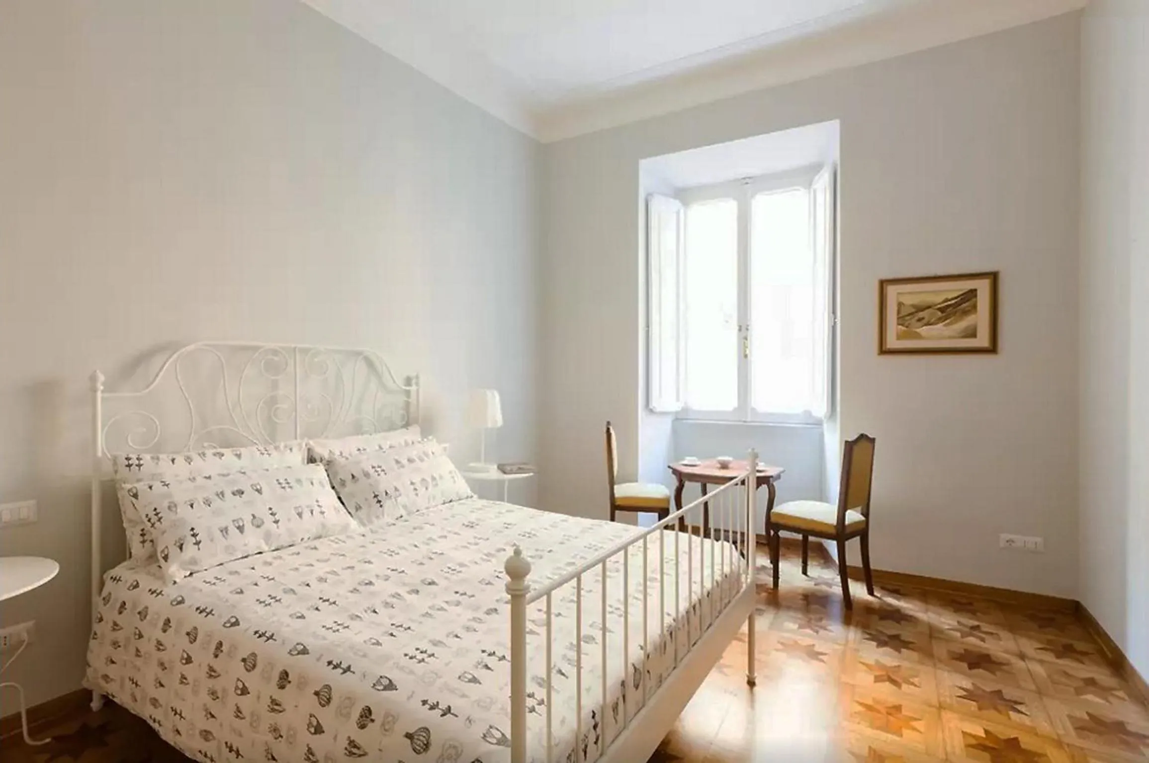 Property building, Bed in Exclusive apartment a few steps from the Spanish Steps