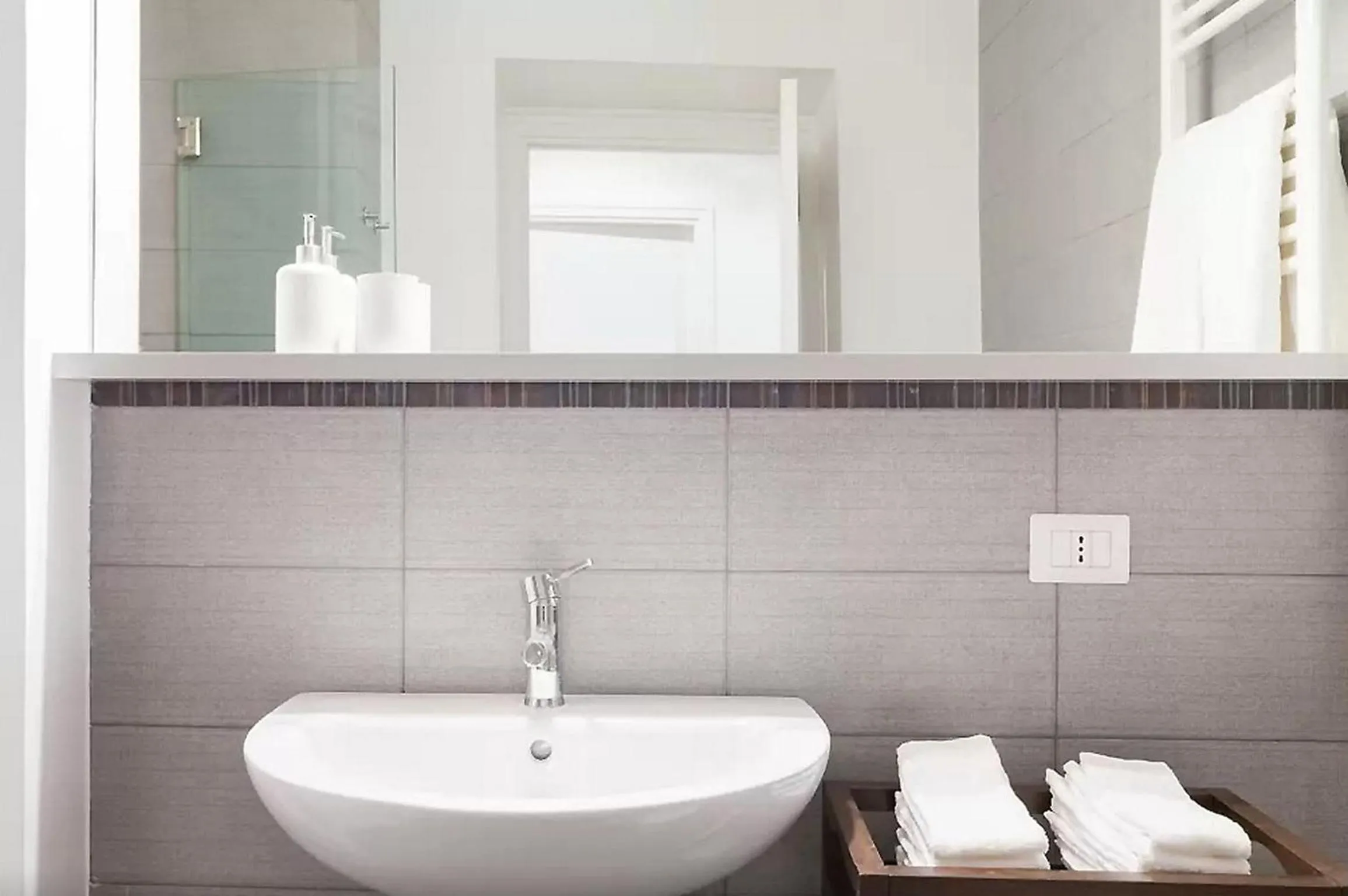 Property building in Exclusive apartment a few steps from the Spanish Steps