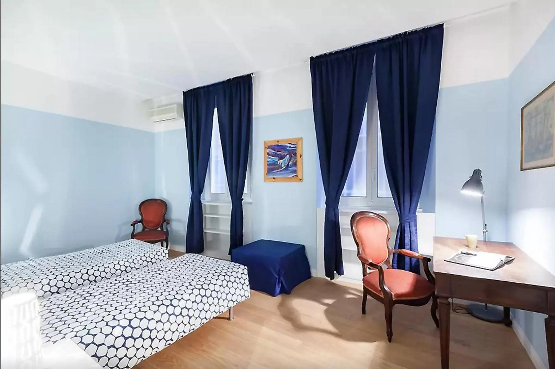 Property building, Bed in Exclusive apartment a few steps from the Spanish Steps