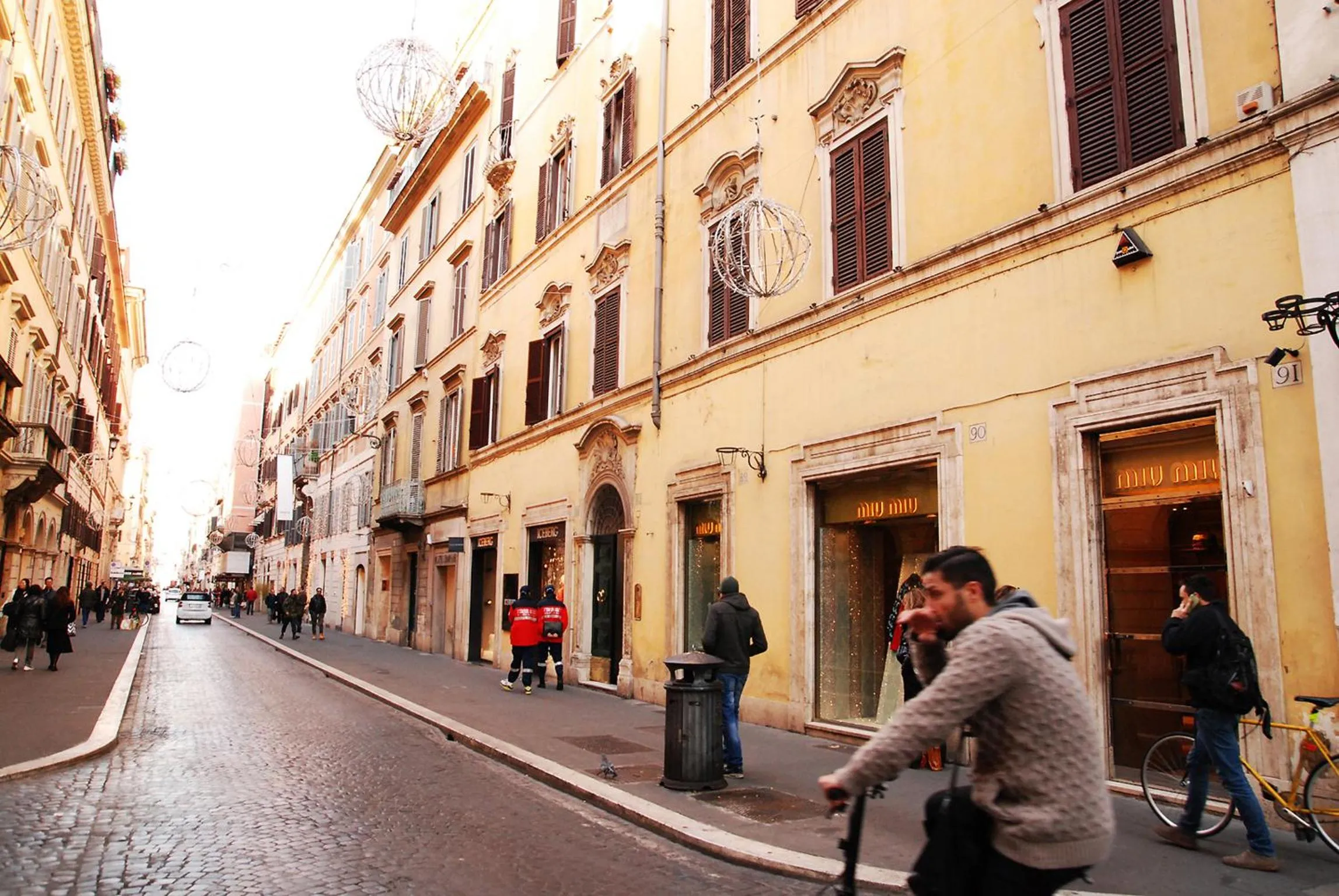 Property building in Exclusive apartment a few steps from the Spanish Steps