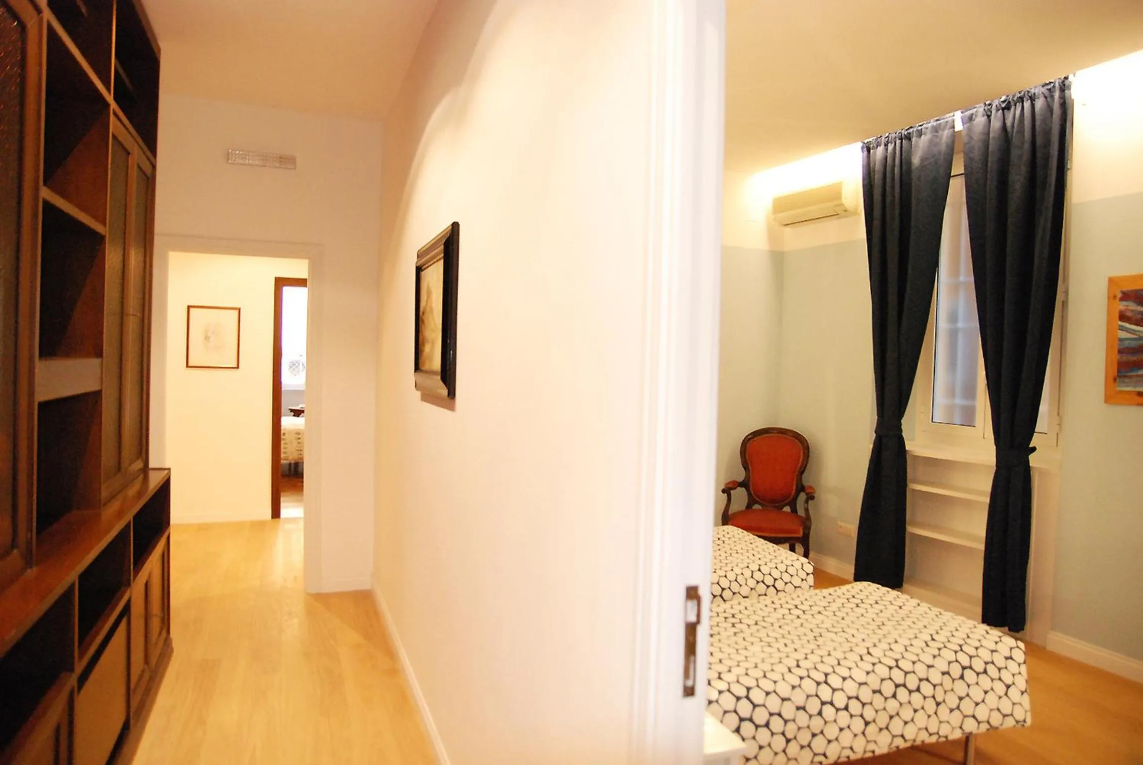 Property building, Bed in Exclusive apartment a few steps from the Spanish Steps