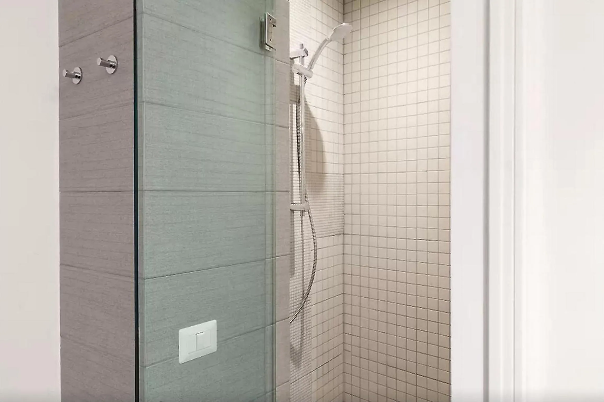Property building in Exclusive apartment a few steps from the Spanish Steps
