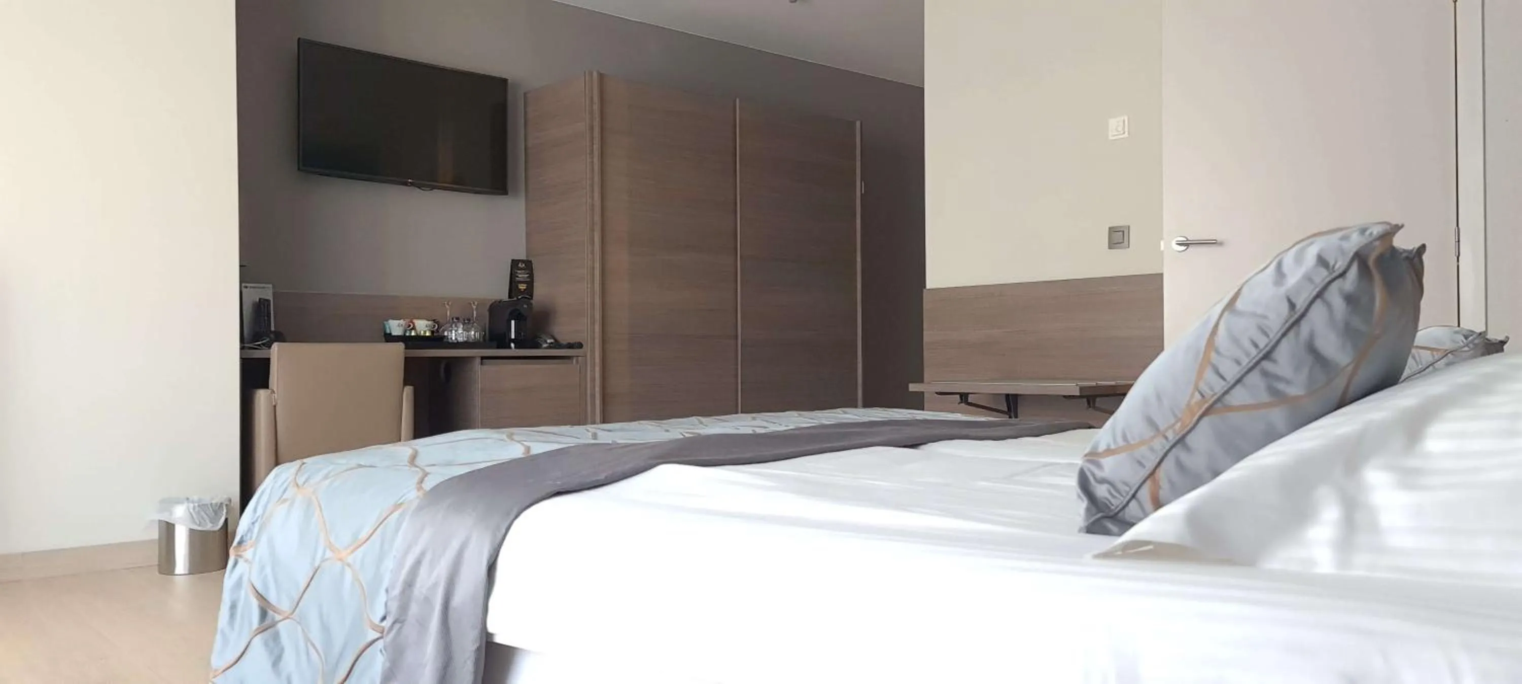 Photo of the whole room, Bed in Casino Hotel