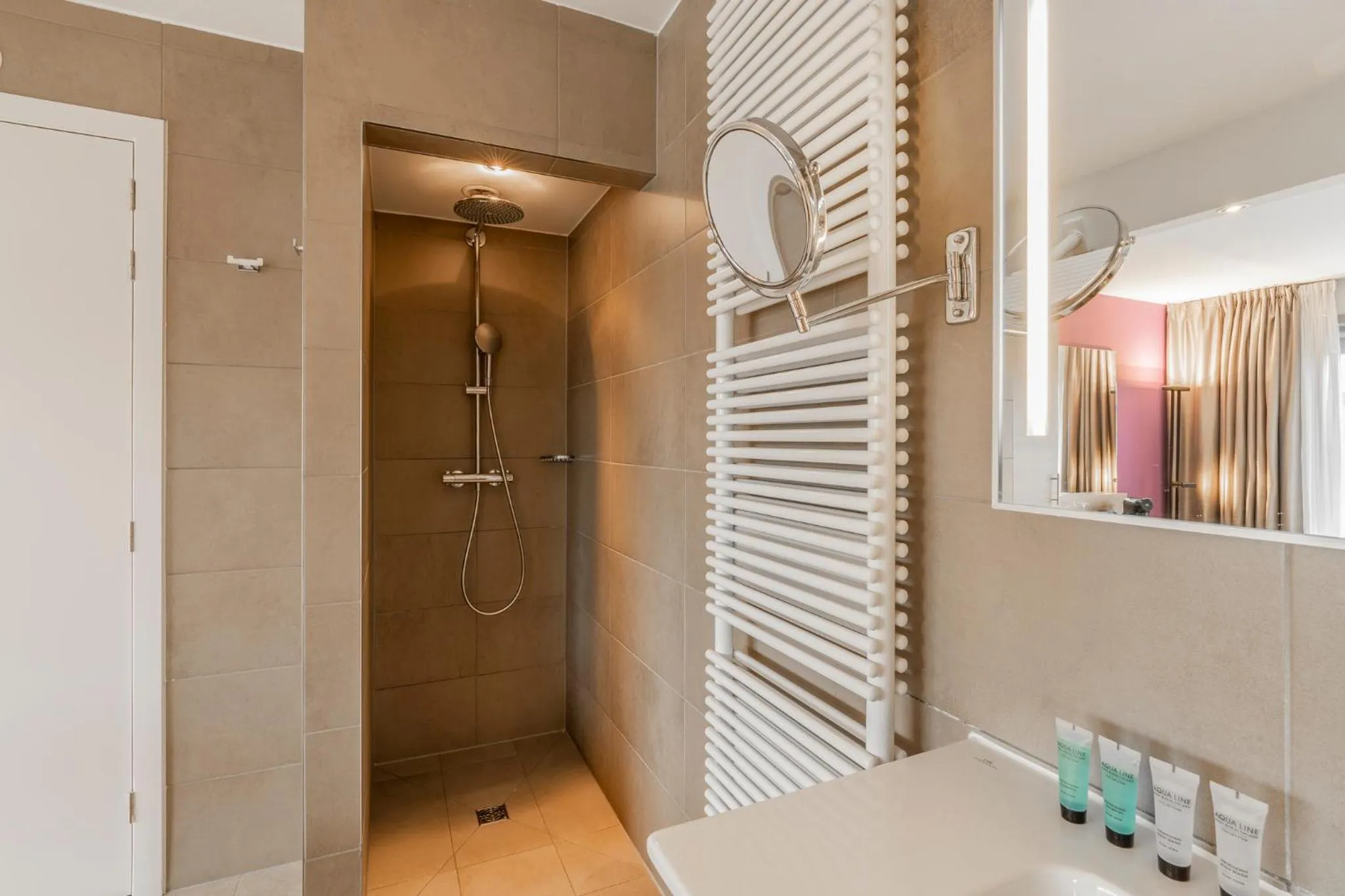 Shower in Casino Hotel