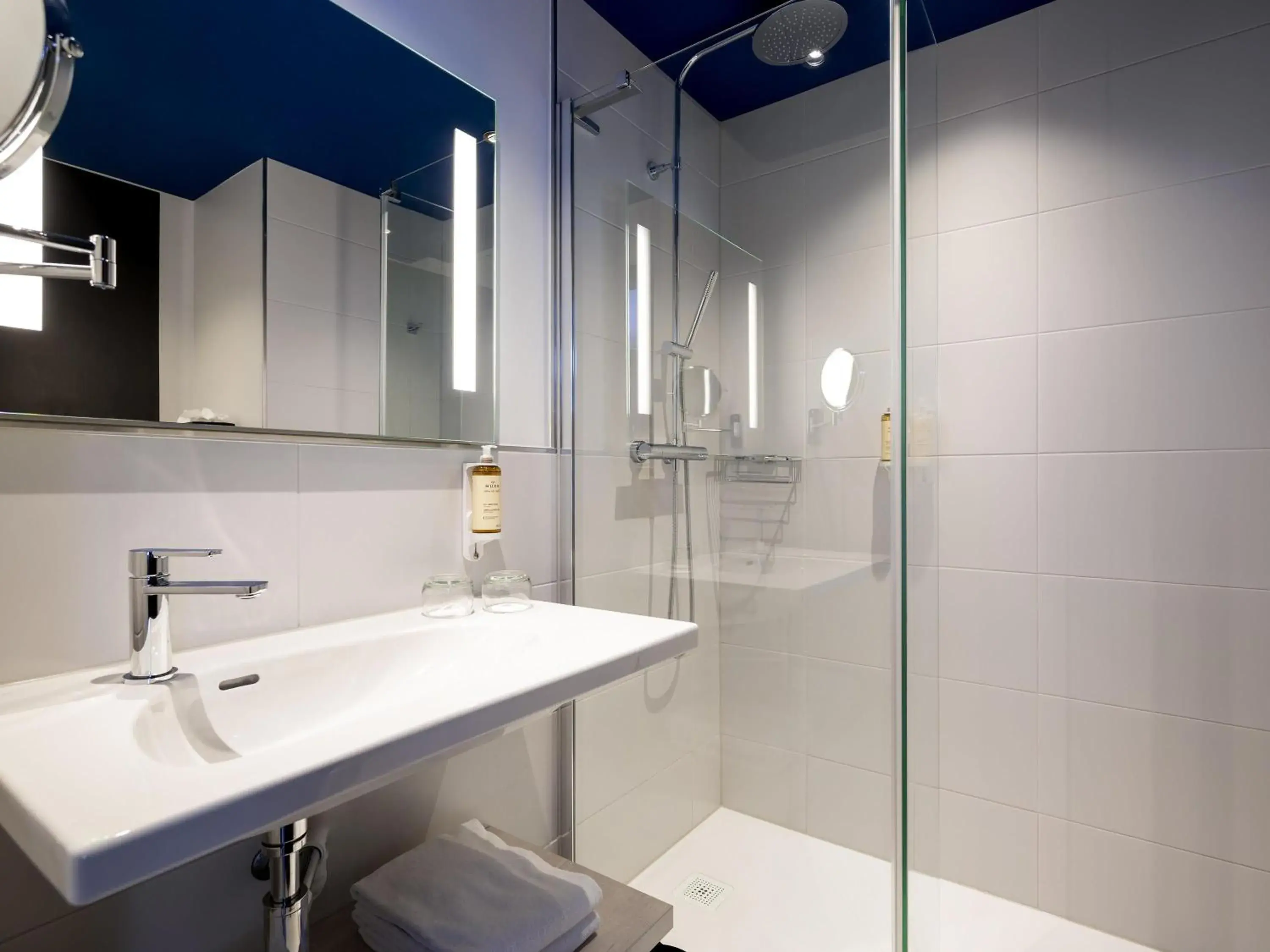 Classic King Room with Sofa Bed and City Side View in Maek Hotel Antwerp Central - Handwritten Collection by Accor Classic King Room with Sofa Bed and City Side View in Maek Hotel Antwerp Central - Handwritten Collection by Accor