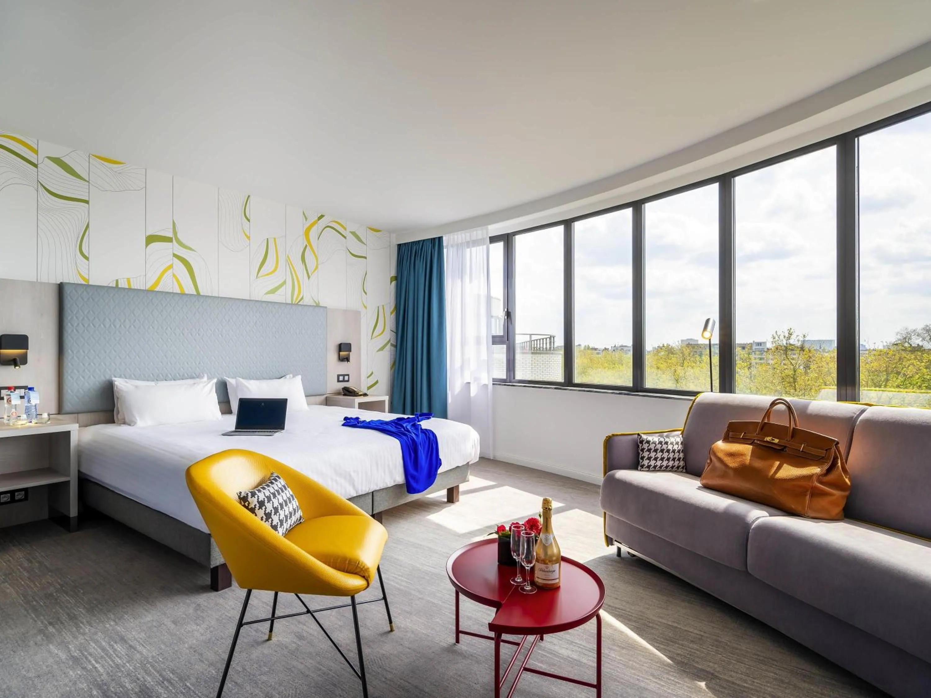 Executive King Room with Sofa - Park View in Mercure Antwerp City Centre
