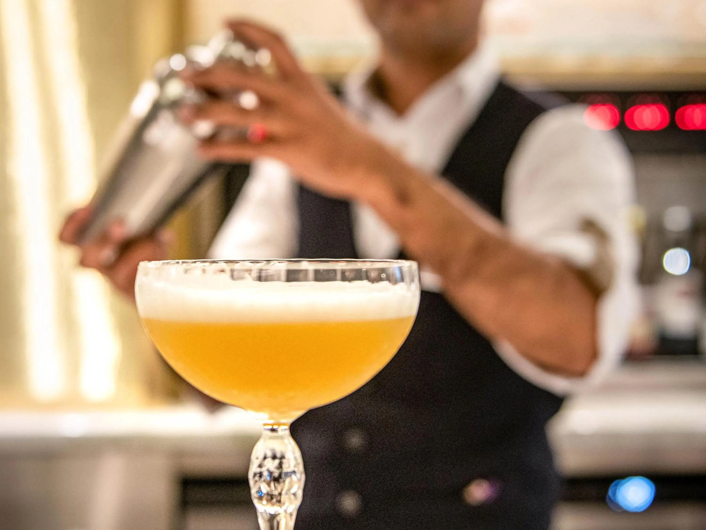 Lounge or bar in Maek Hotel Antwerp Central - Handwritten Collection by Accor