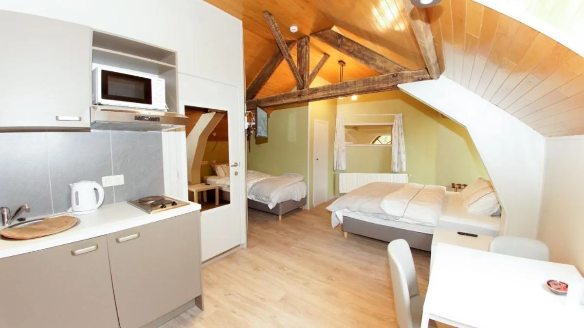 Kitchen or kitchenette, Bed in B&B Ter Gracht
