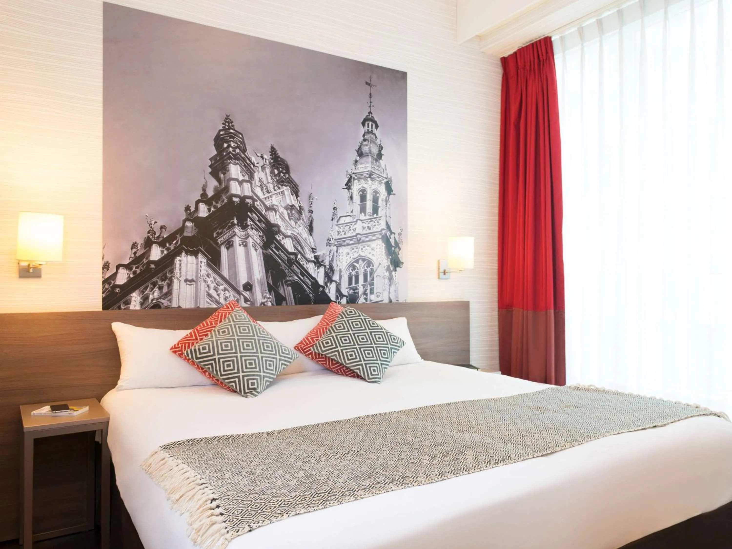 Photo of the whole room, Bed in Aparthotel Adagio Brussels Grand Place