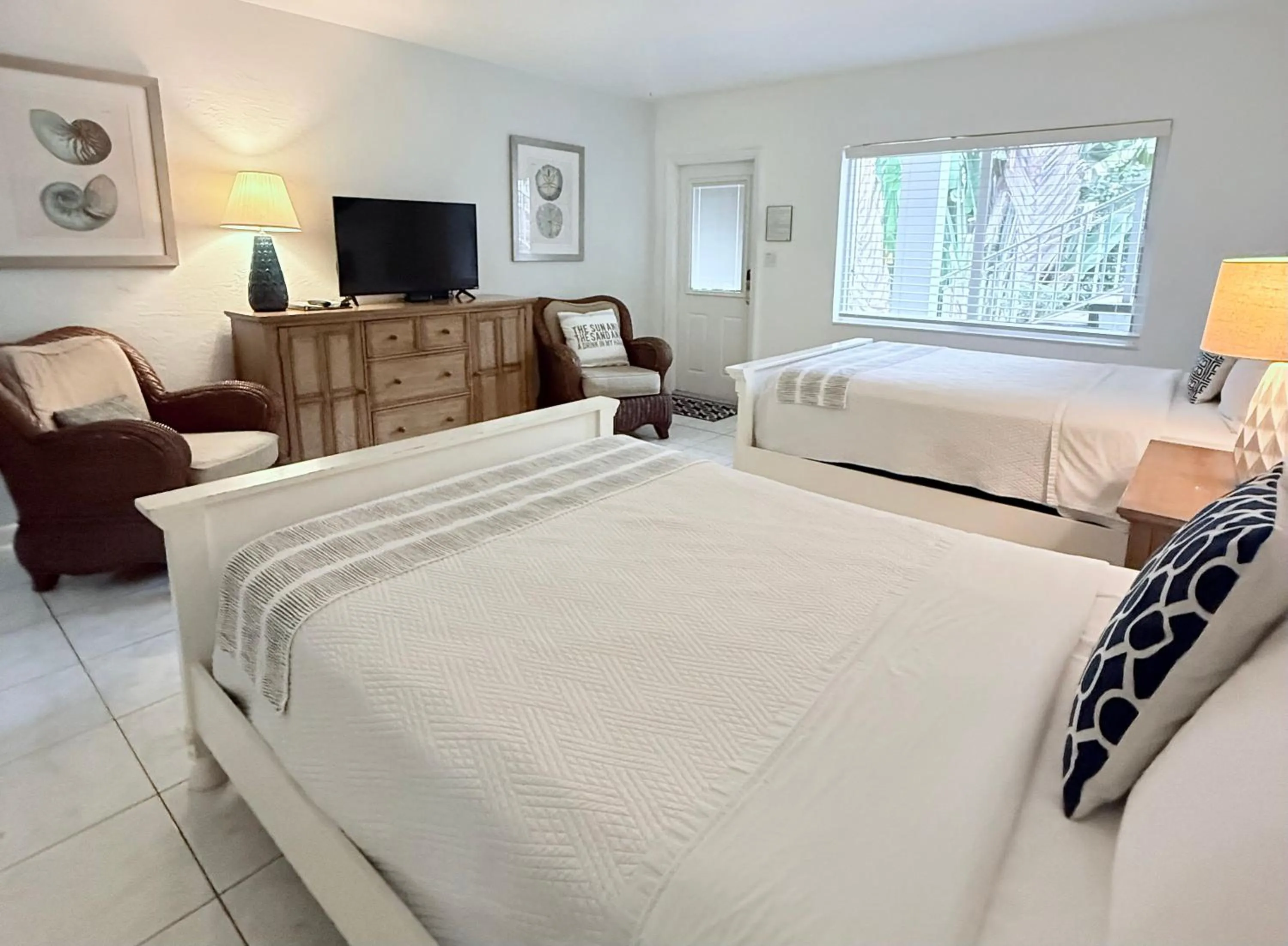 TV and multimedia, Bed in 4145 By The Sea Inn & Suites