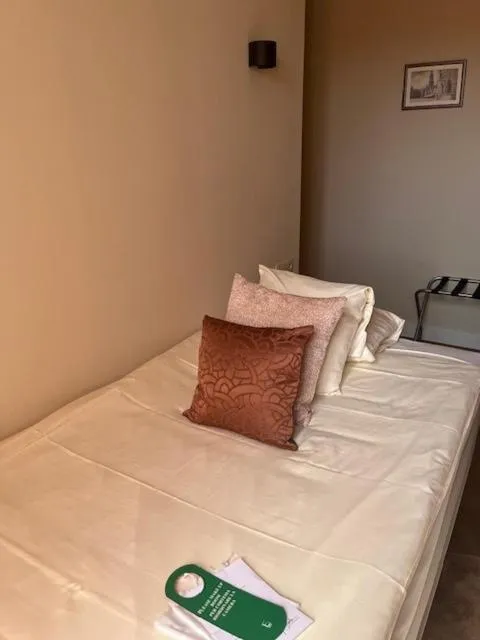 Bed in Amaryllis Hotel Veurne