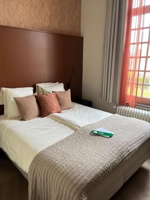 Bed in Amaryllis Hotel Veurne