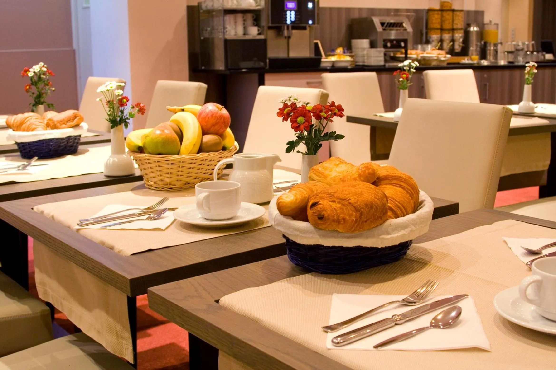 Restaurant/places to eat in Atlas Hotel Brussels