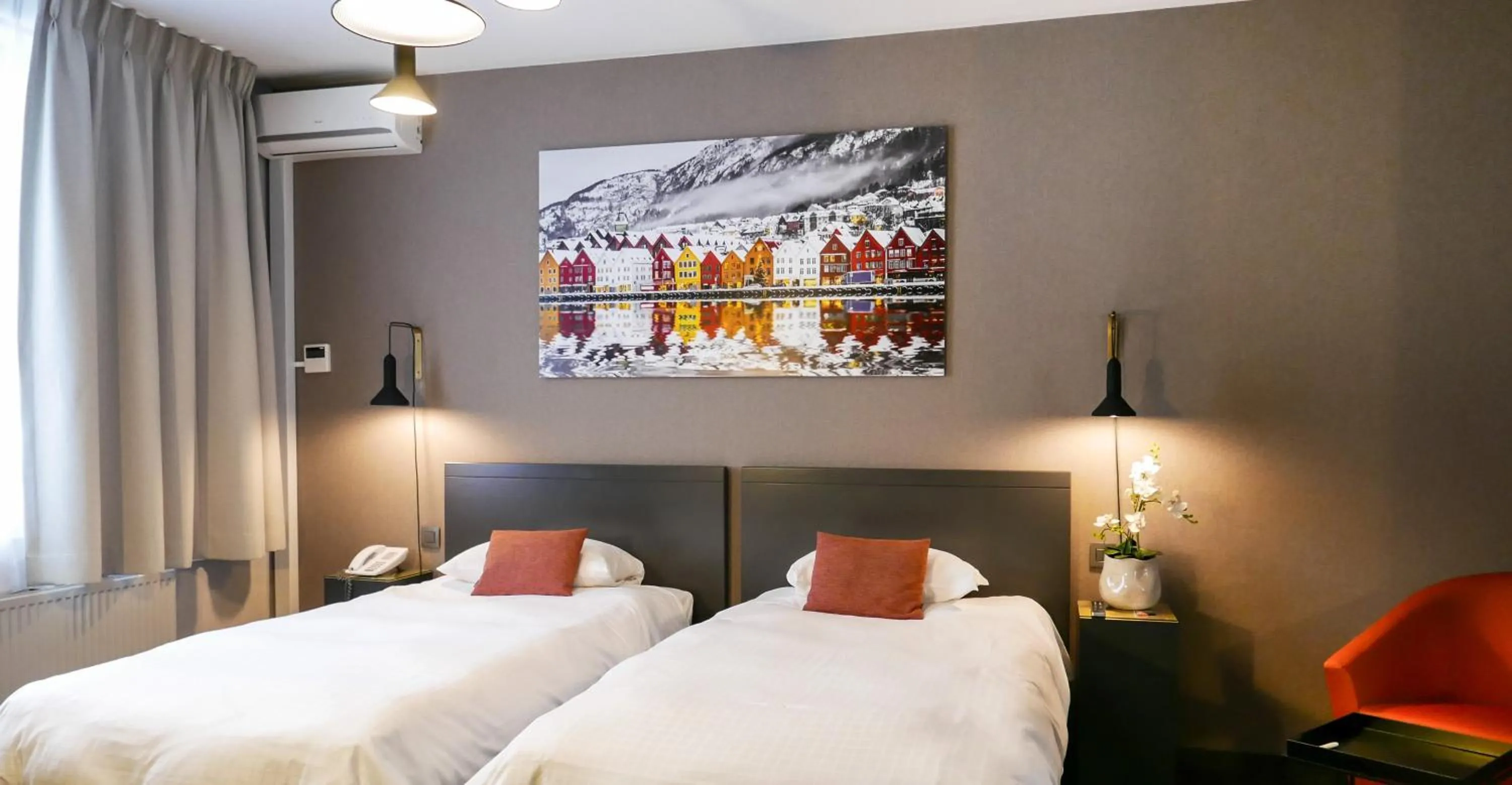 Photo of the whole room, Bed in Atlas Hotel Brussels