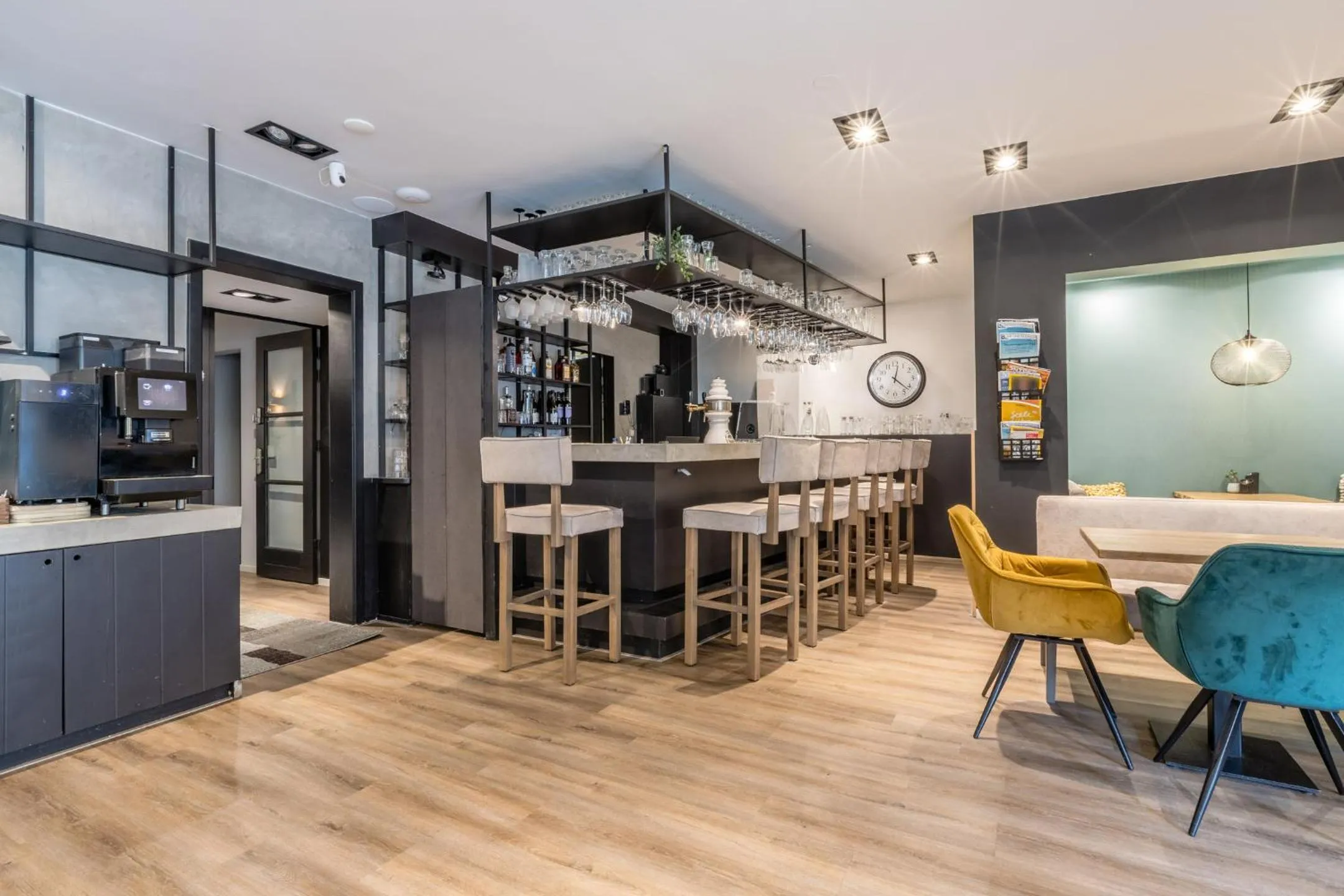 Lounge or bar in Hotel Zee Bergen