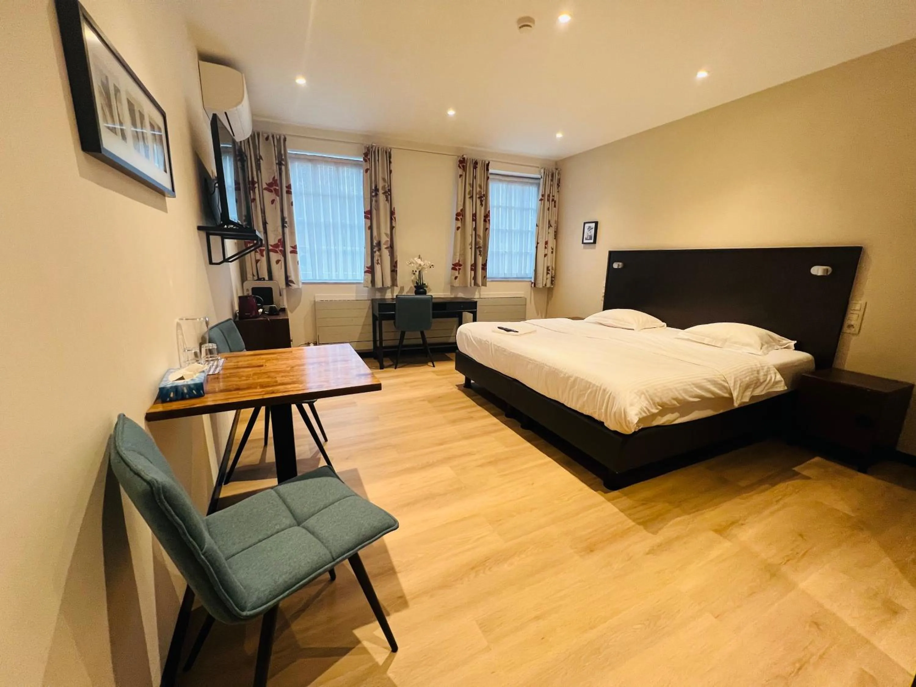 Property building, Bed in Parkhotel Gent Centrum