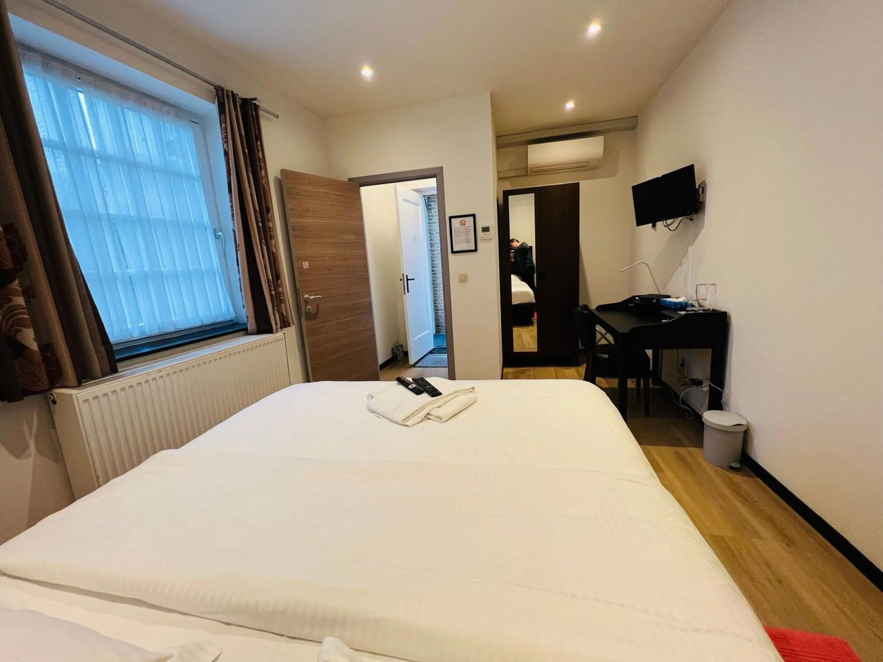 Property building, Bed in Parkhotel Gent Centrum