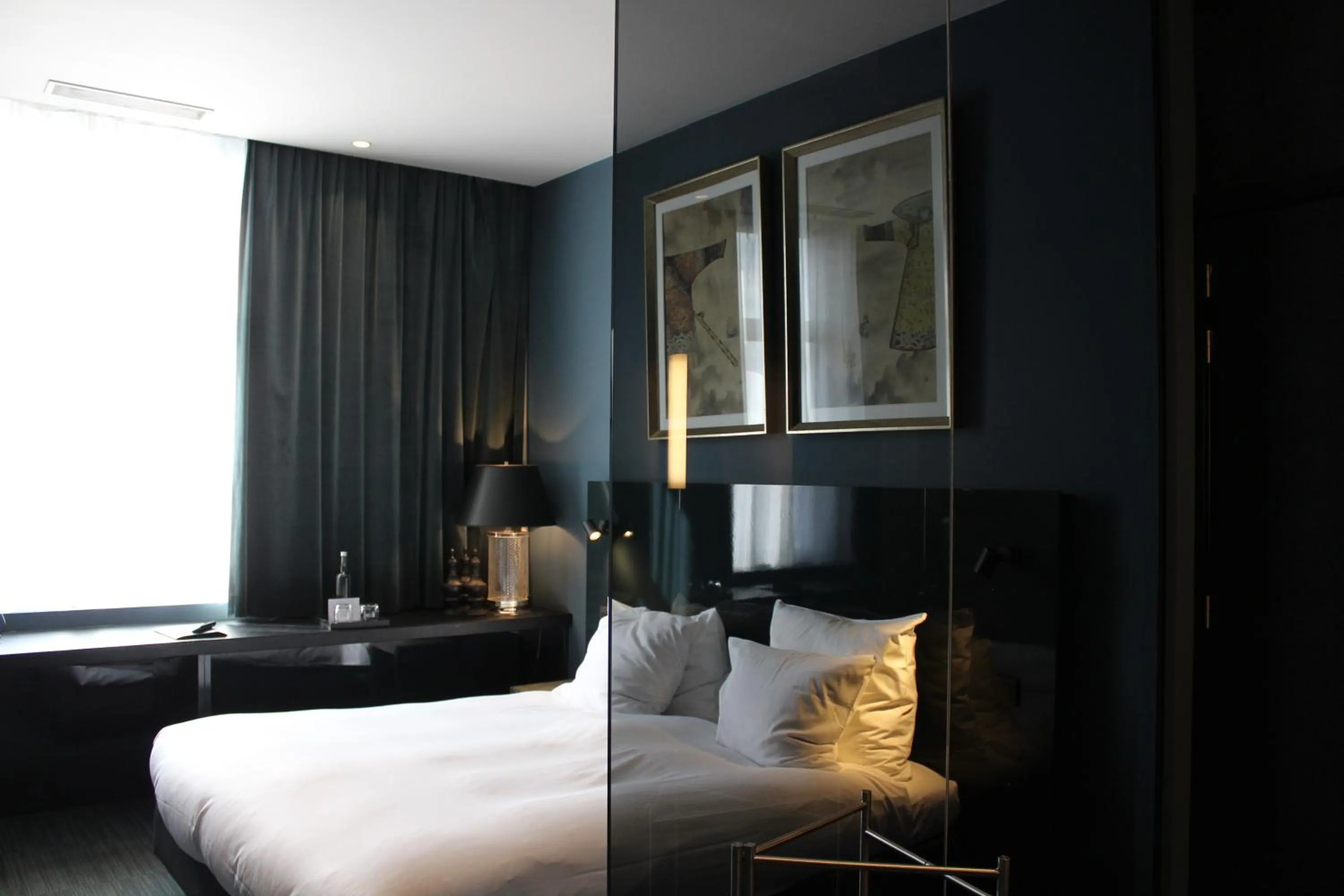 Bed in Hotel Les Nuits