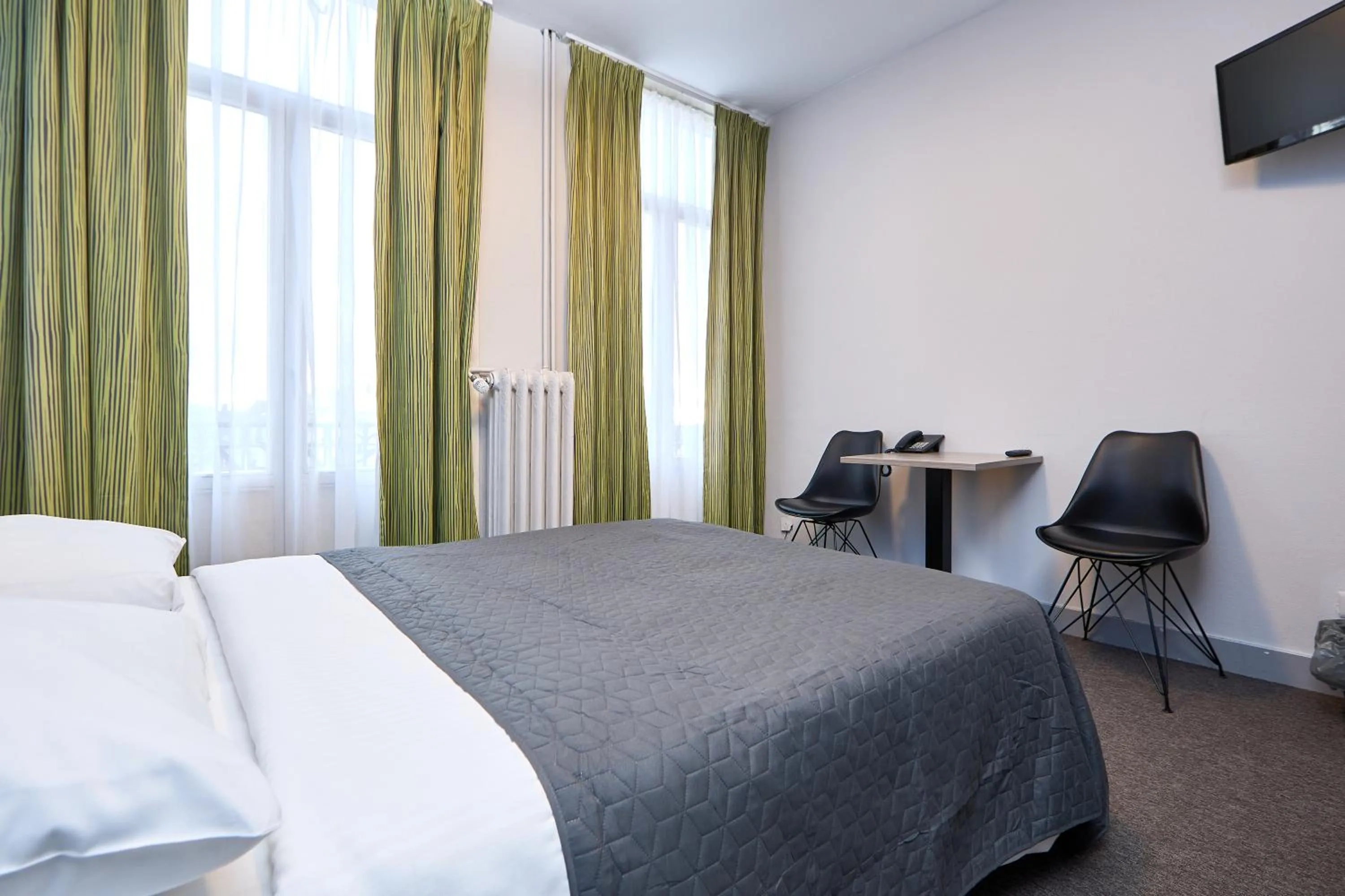 Bed in Hotel Derby MERODE