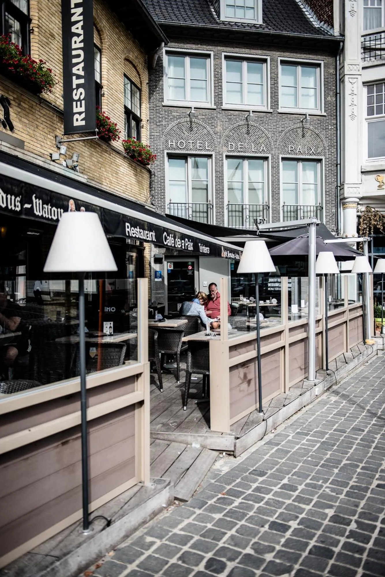 Property building in Hotel de la Paix