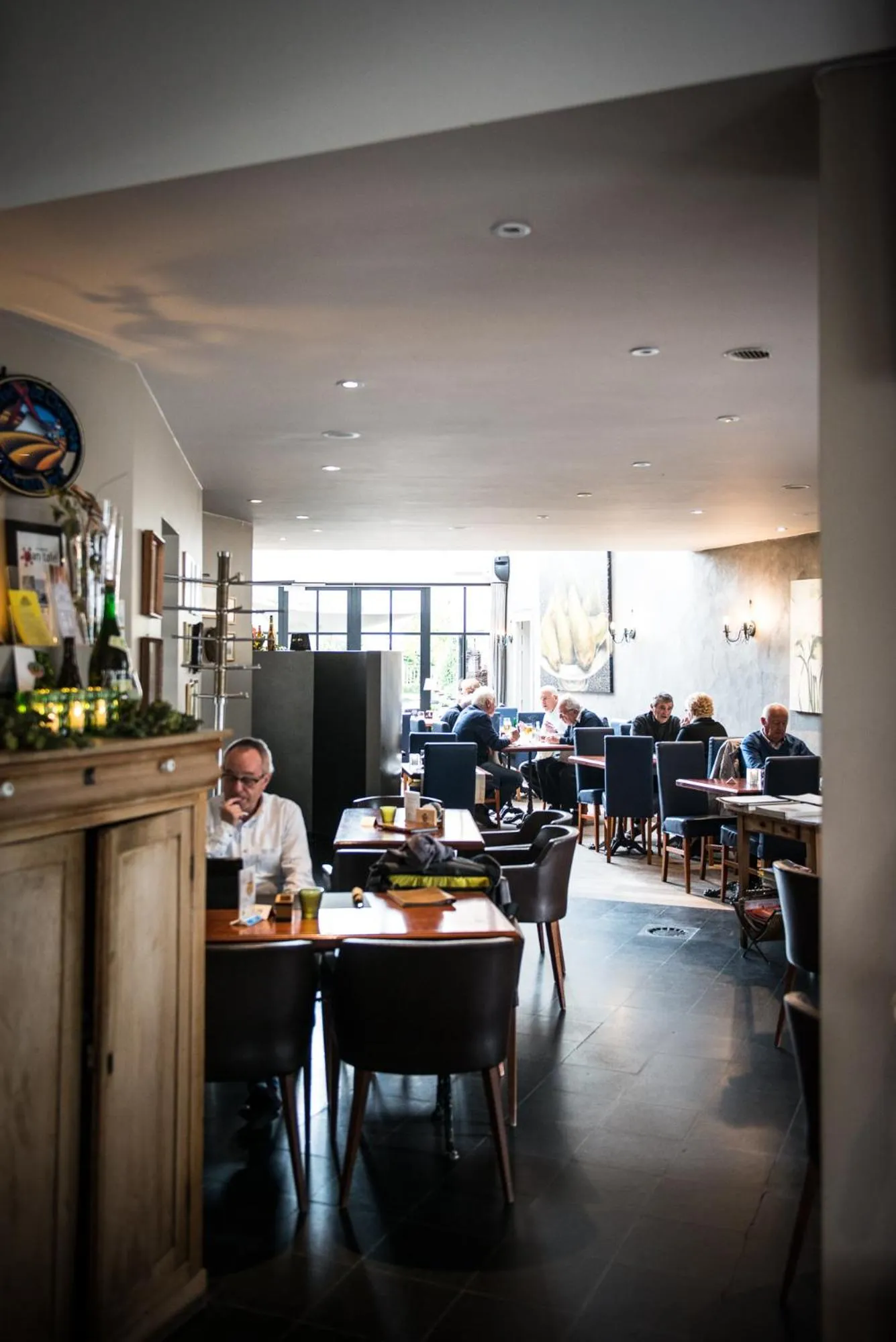 Restaurant/places to eat in Hotel de la Paix