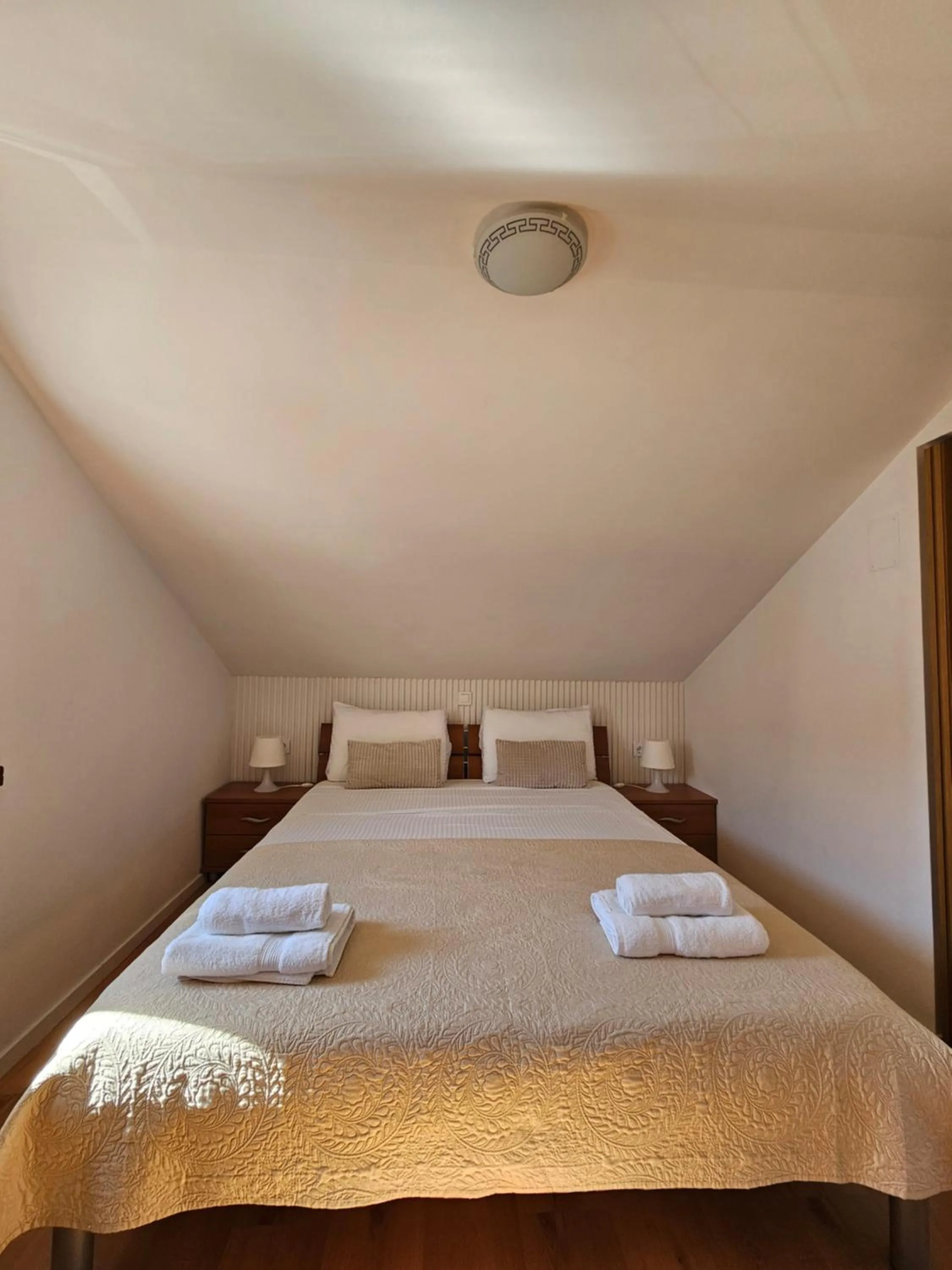 Bed in Lovely attic apartman-Melani