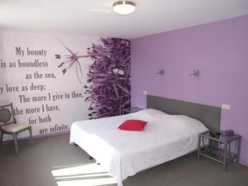 Bed in Well'in Hotel