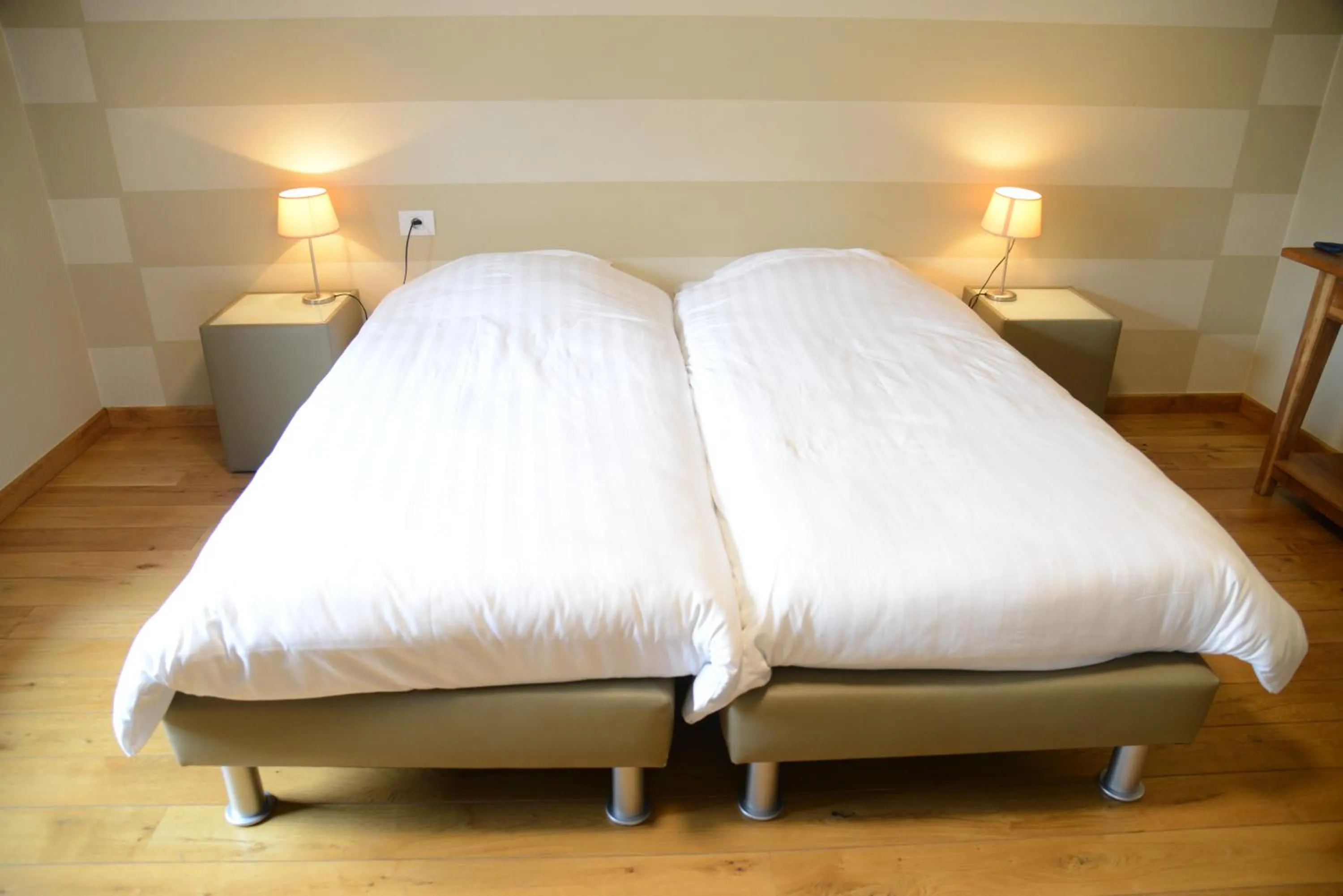 Bedroom, Bed in Race & Rooms