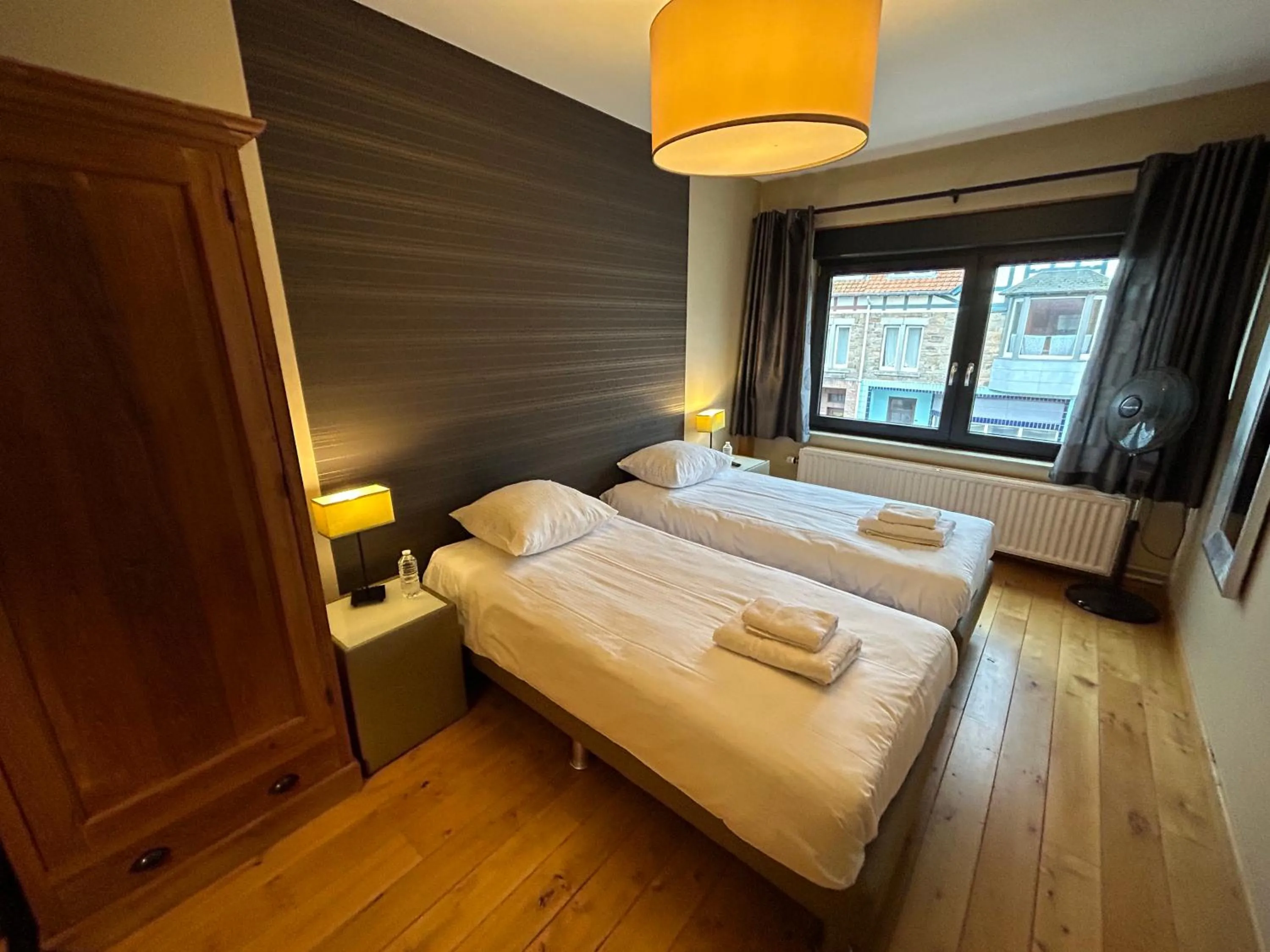 towels, Bed in Race & Rooms