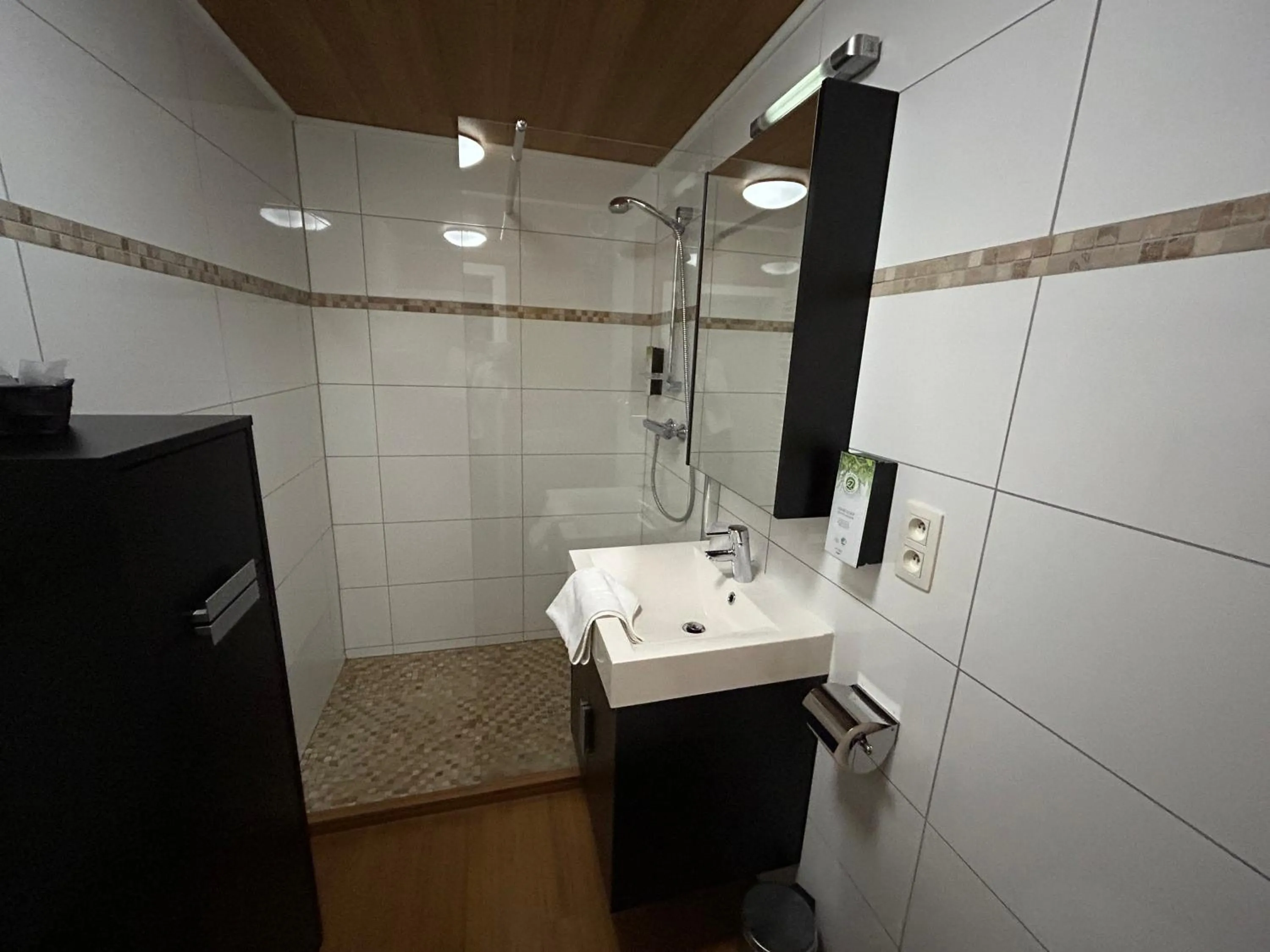 Shower in Race & Rooms