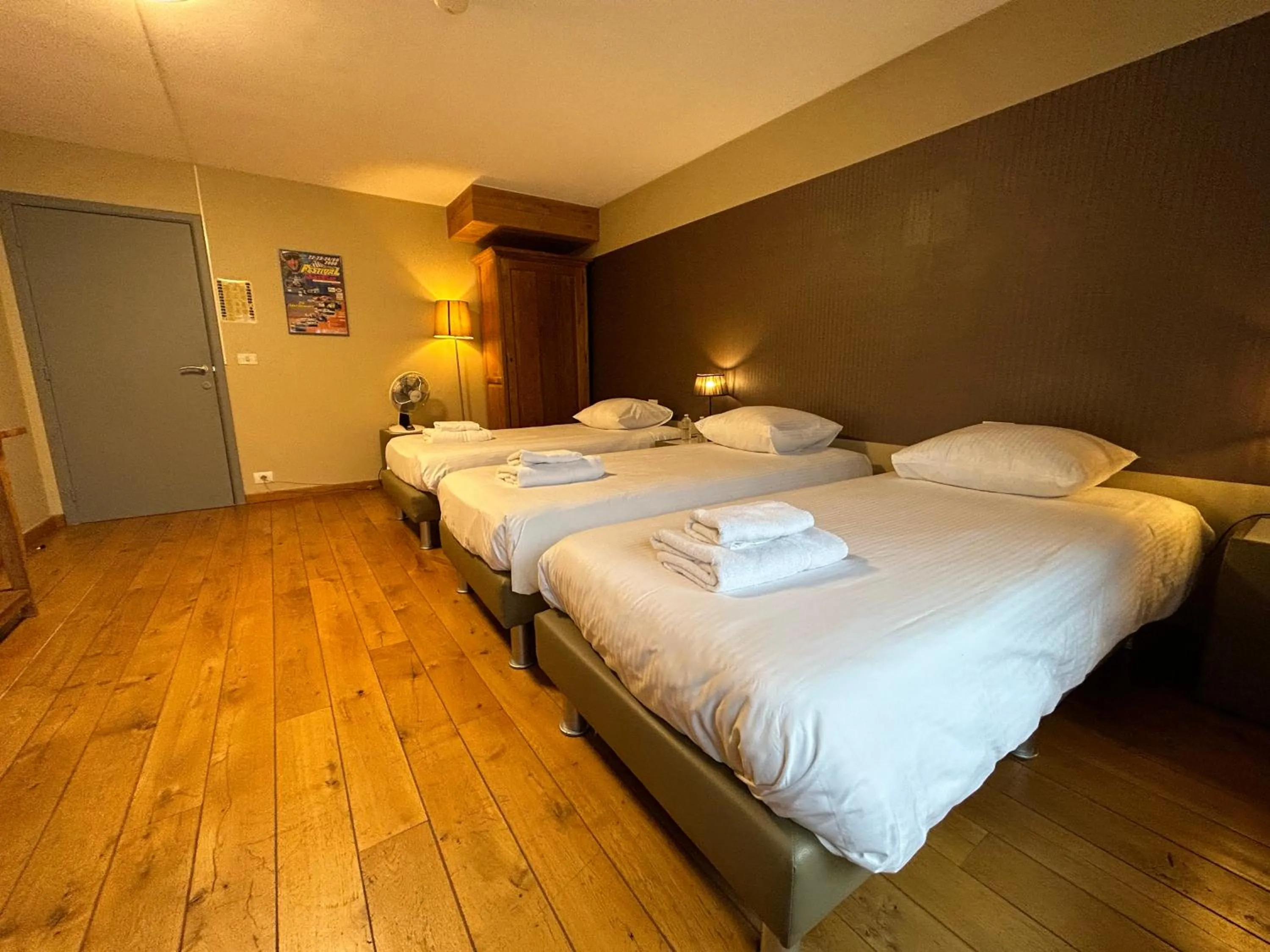Bed in Race & Rooms
