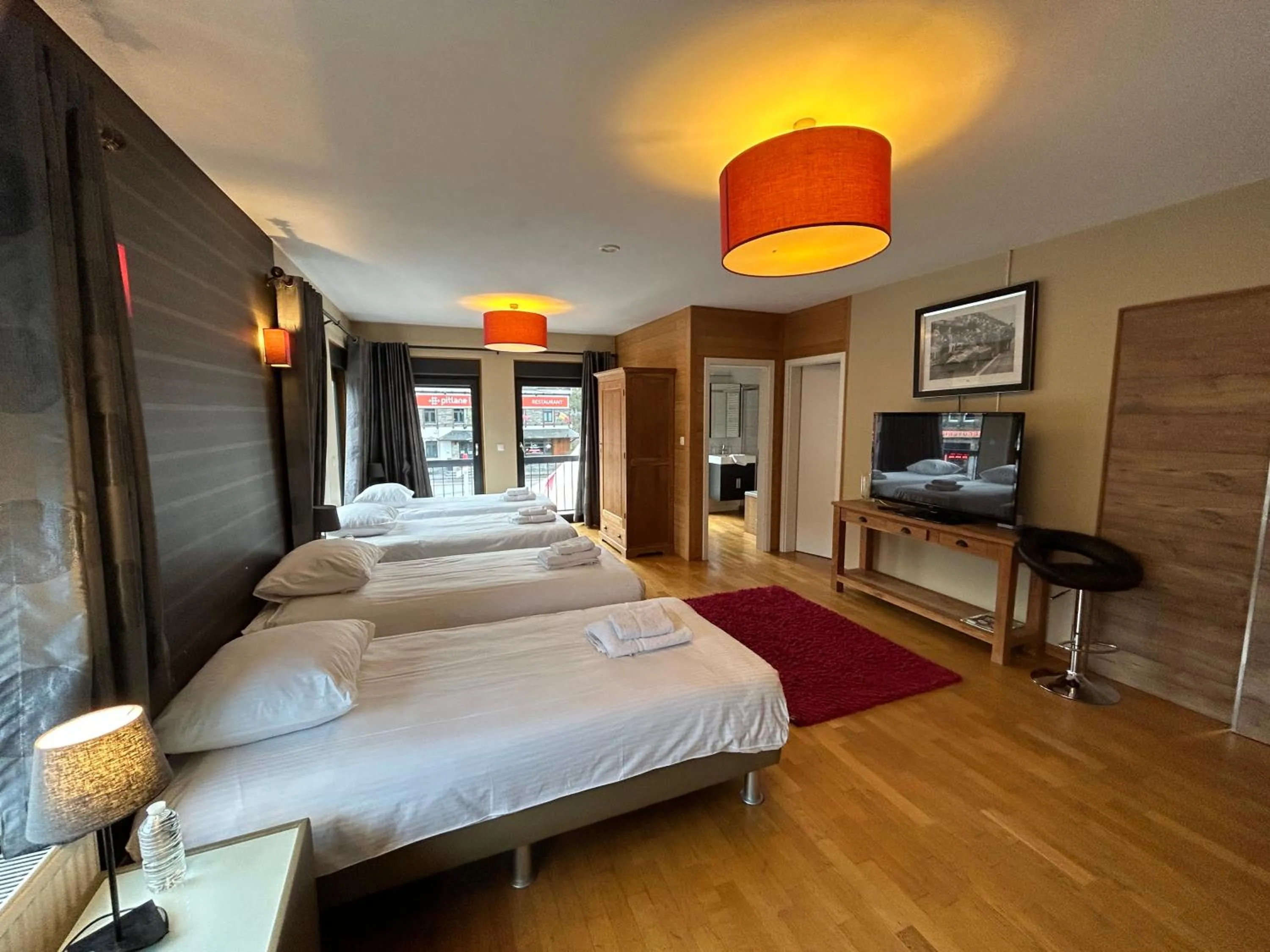TV and multimedia, Bed in Race & Rooms