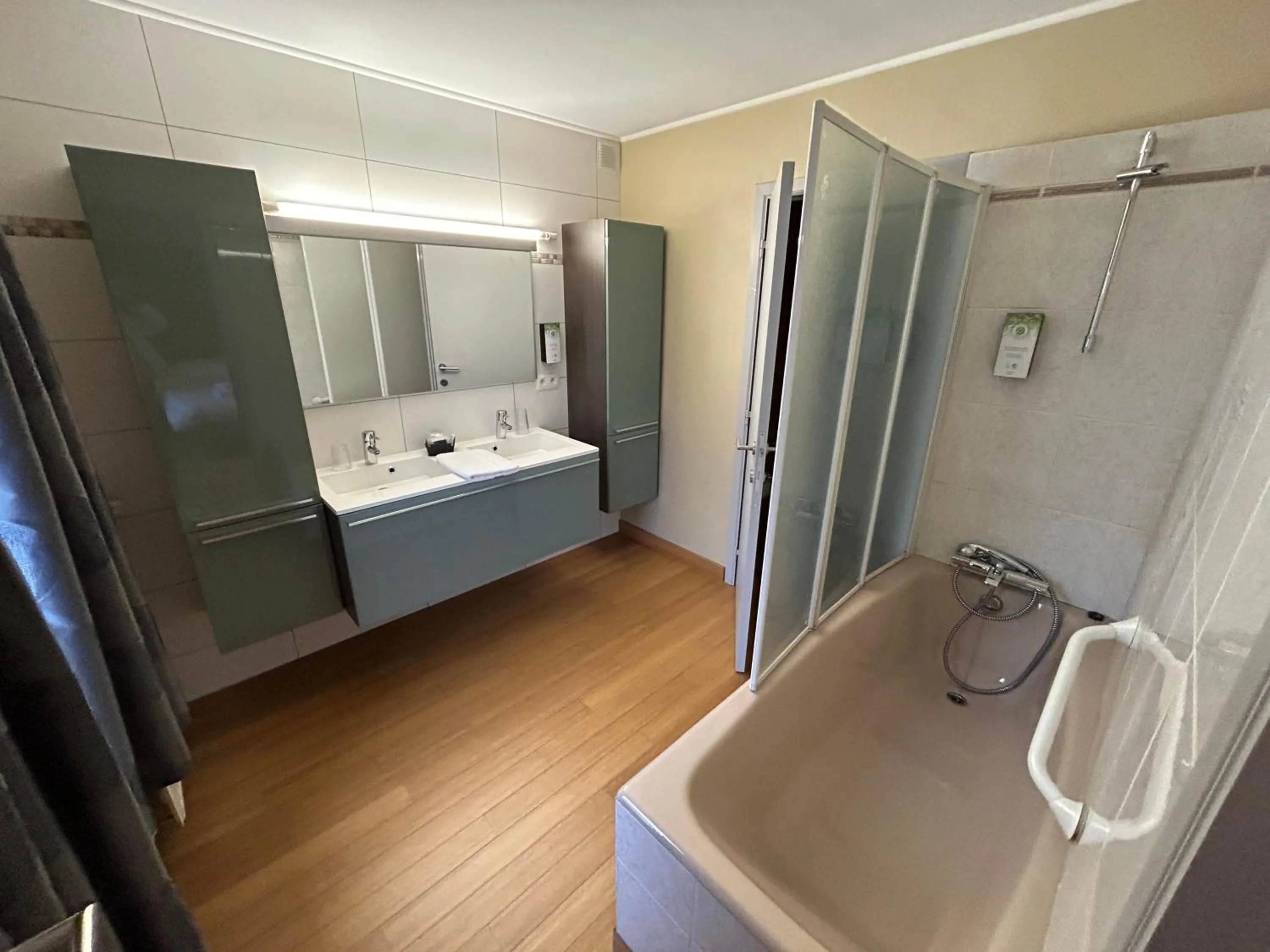 Toilet in Race & Rooms