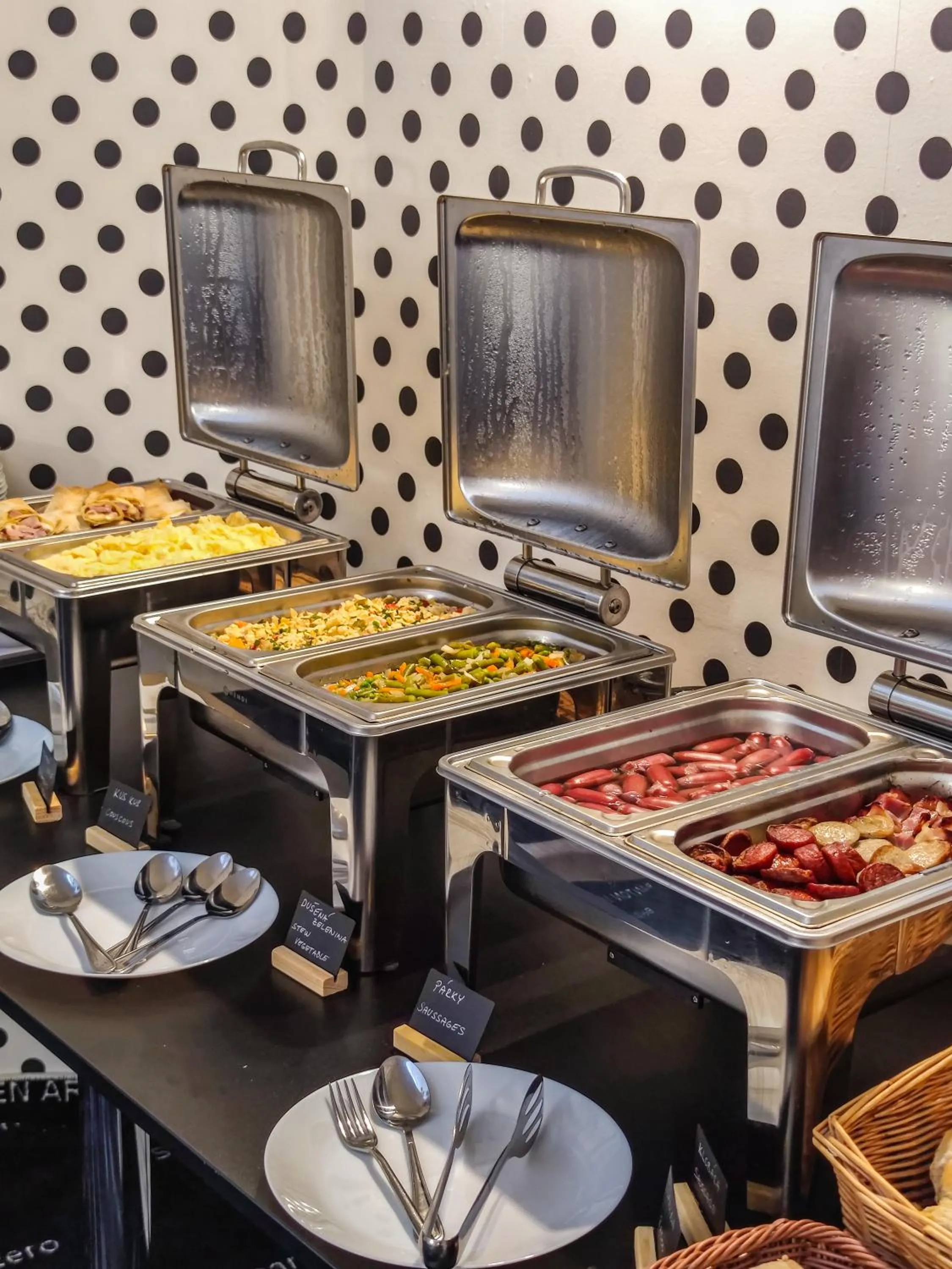 Breakfast in Apartments Embassy by LH