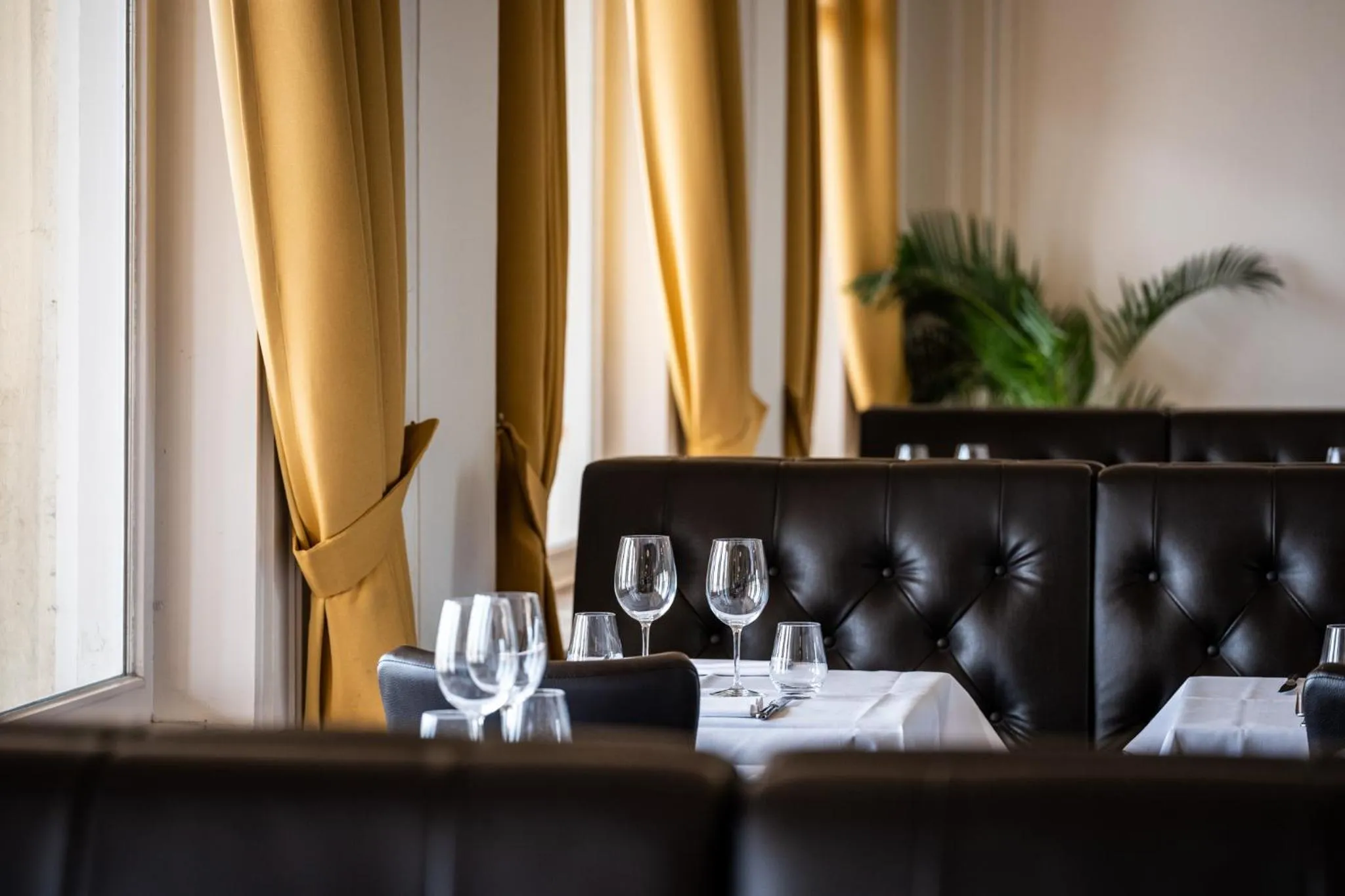 Restaurant/places to eat in Thermae Palace