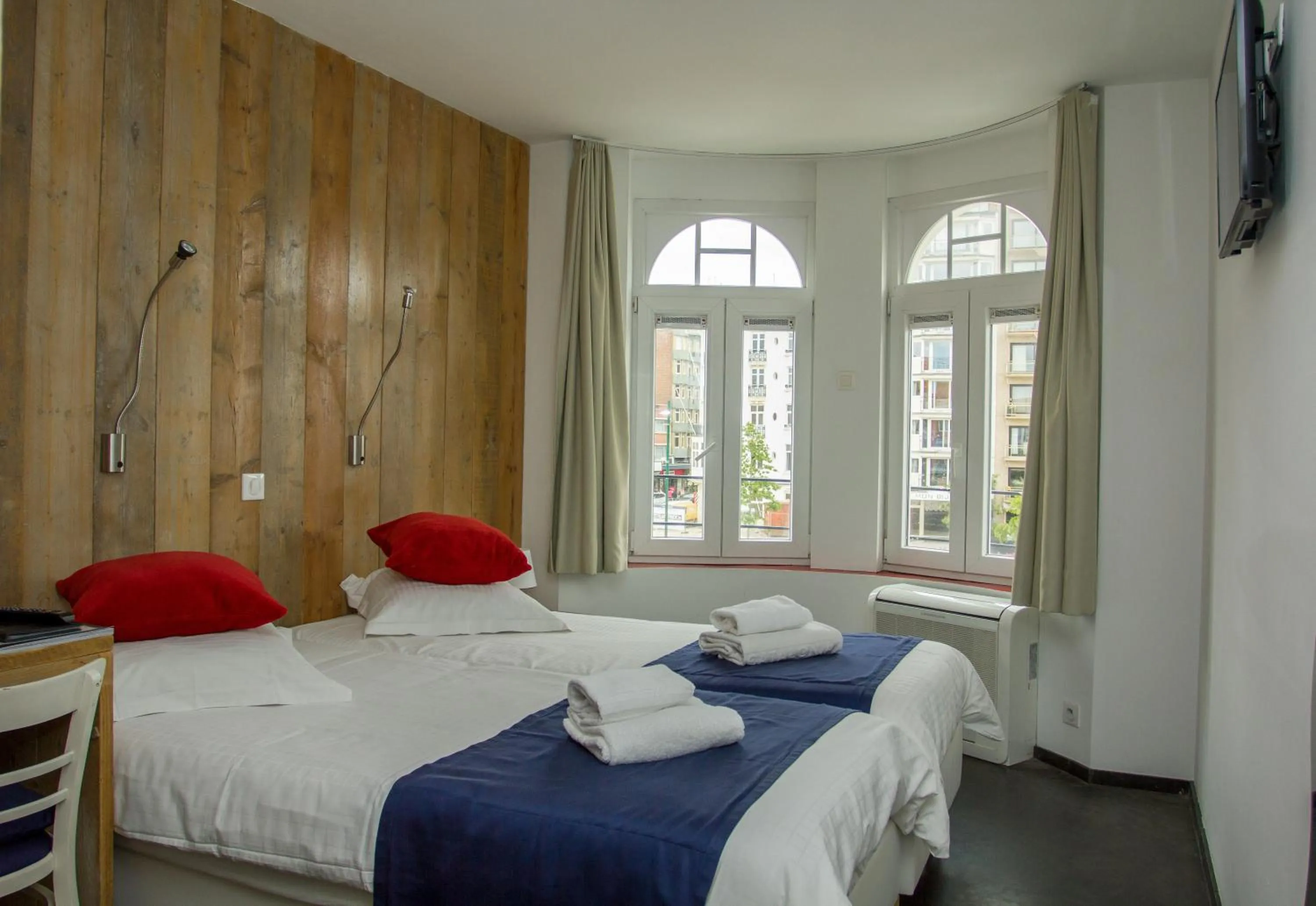 View (from property/room), Bed in Hotel Aan Zee