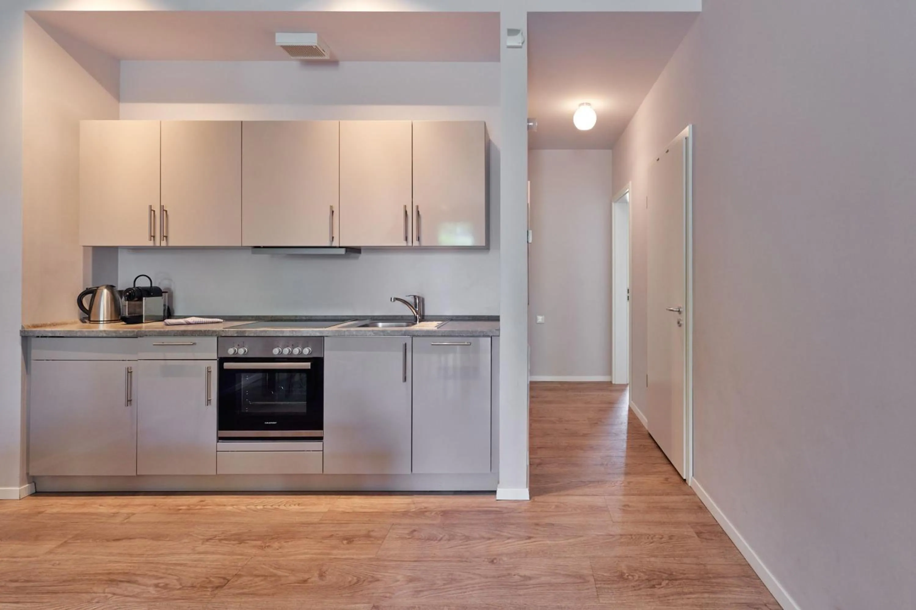 havelblau Ferienlofts - Stilvoll wohnen unmittelbar an der Havel - zentral - Küche - WLAN - Wallbox - Kajaks und Fahrräder vor Ort