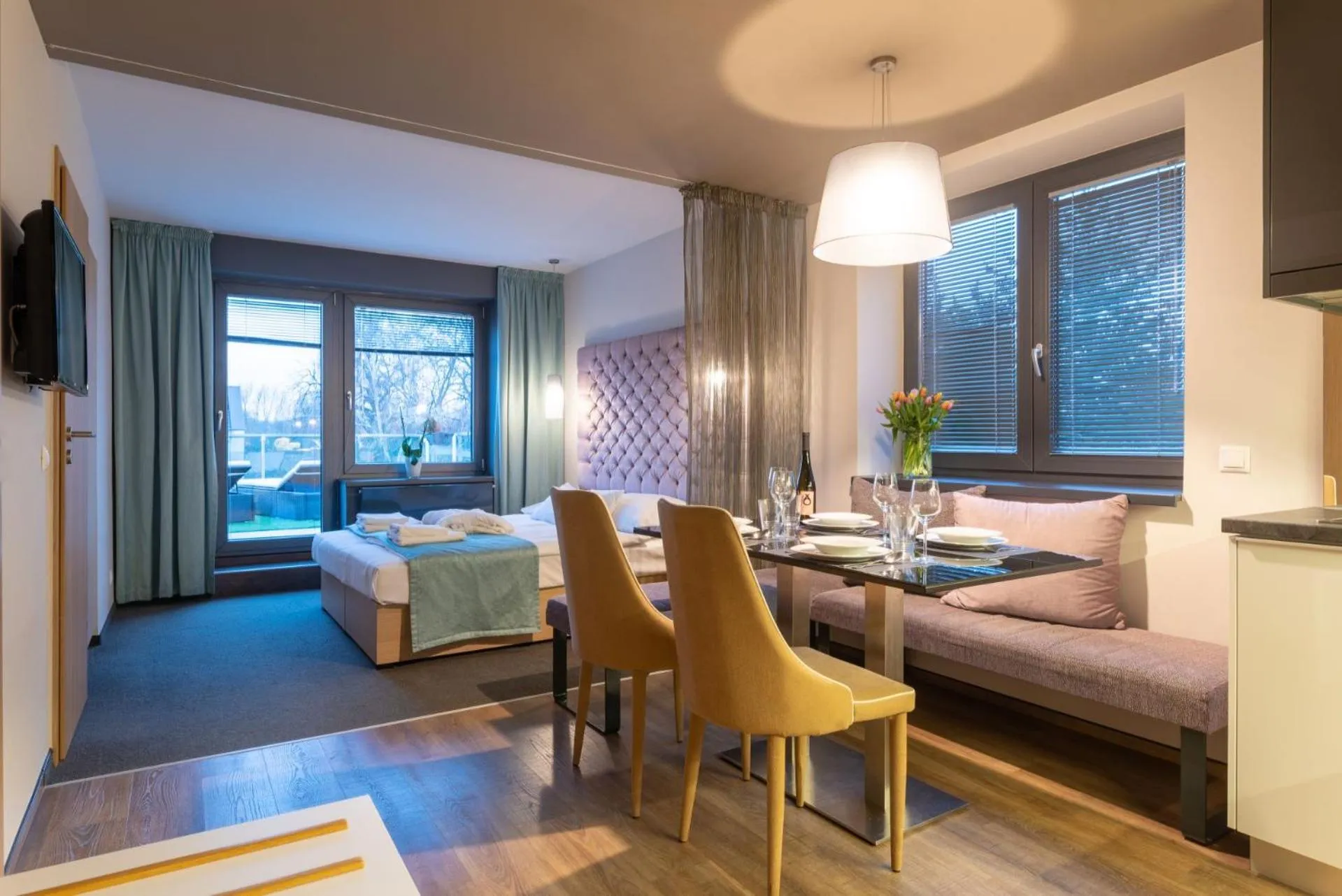 Photo of the whole room in Onyx Luxury