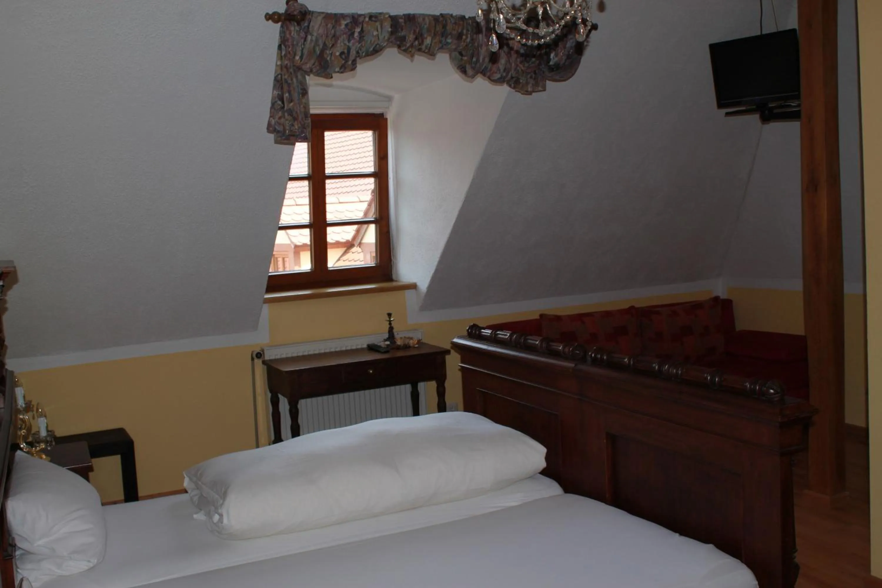 Photo of the whole room, Bed in Landhotel Kahrmühle