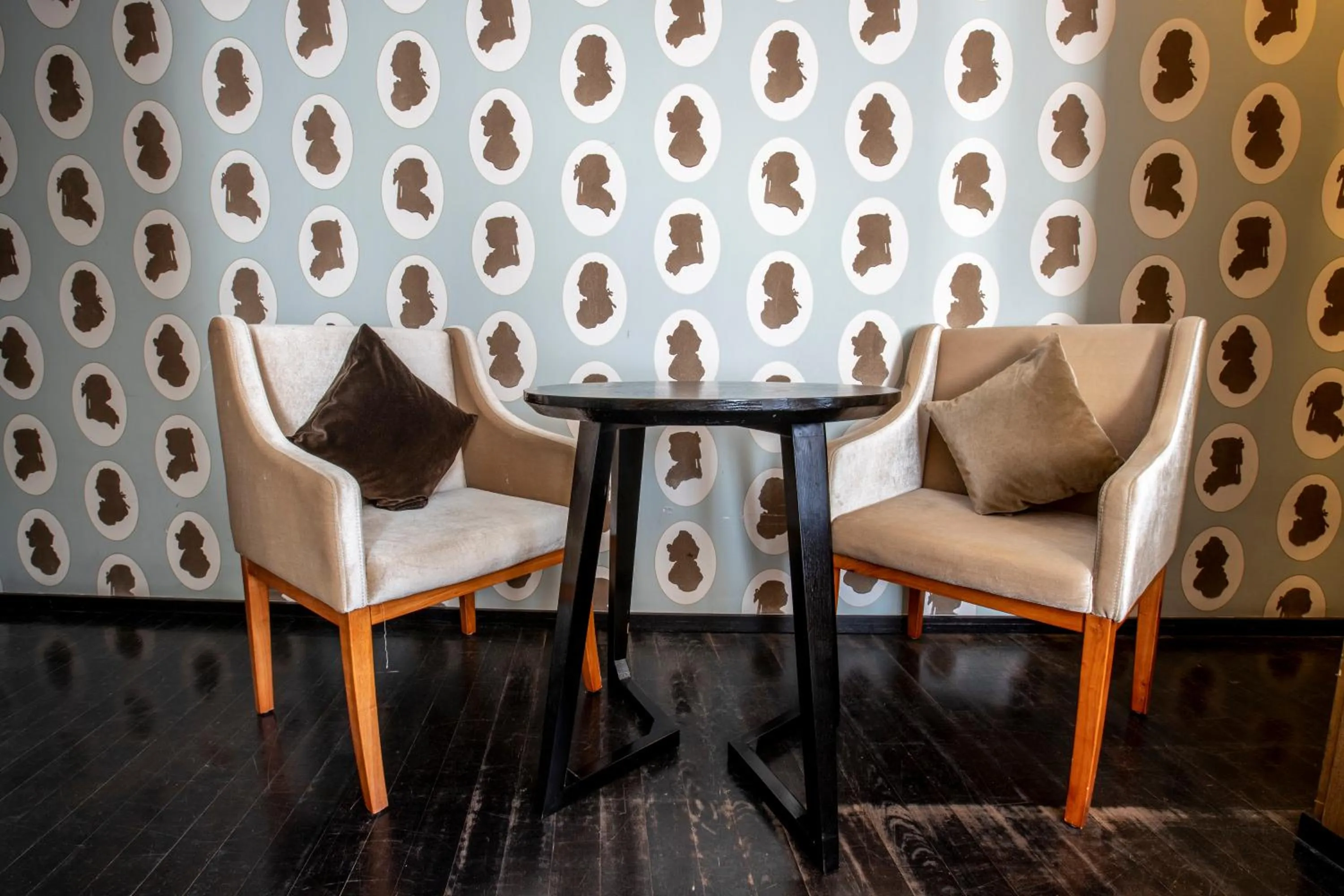 Seating area in Hotel Esperance